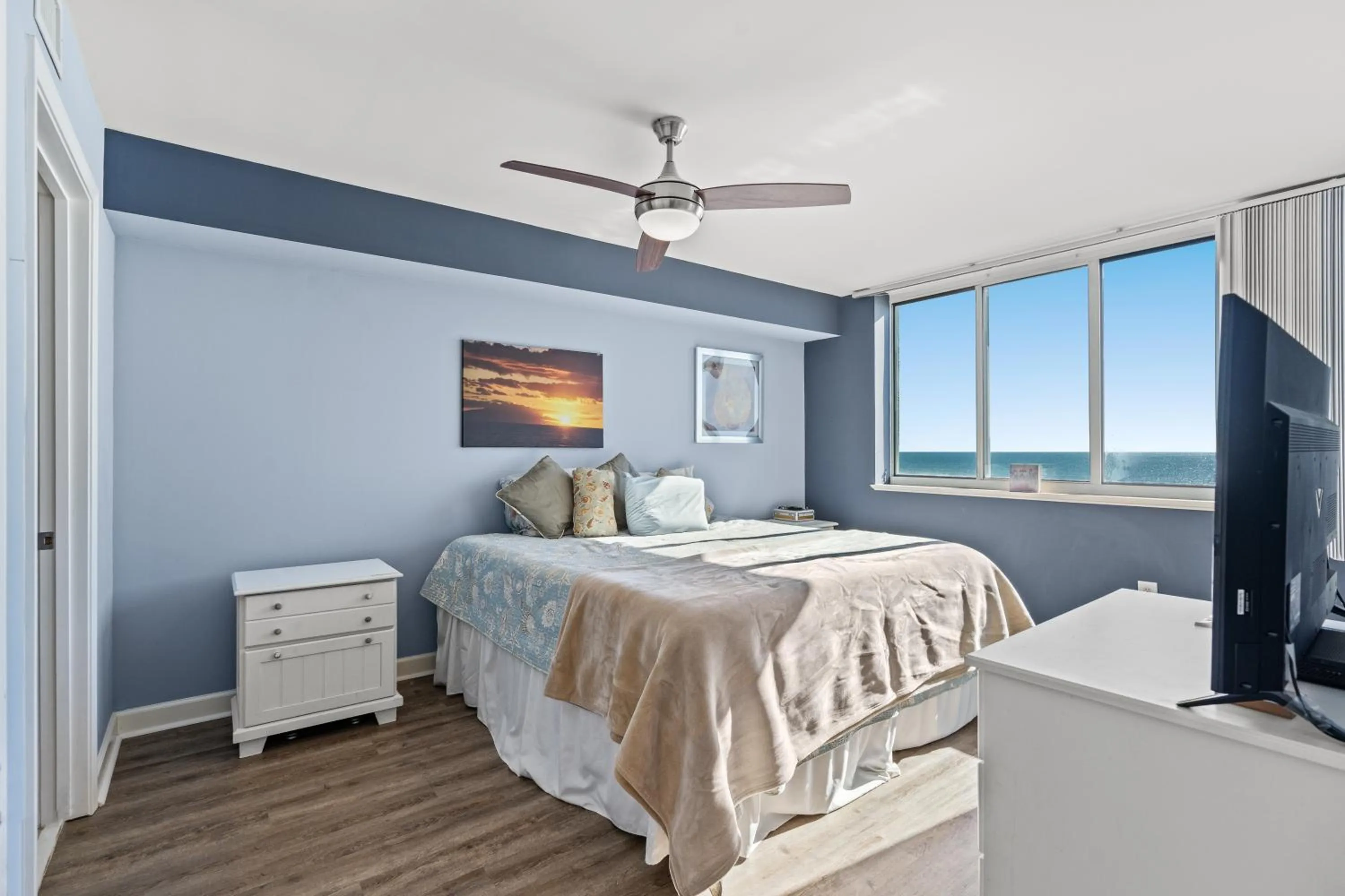 Bed in Crescent Beauty