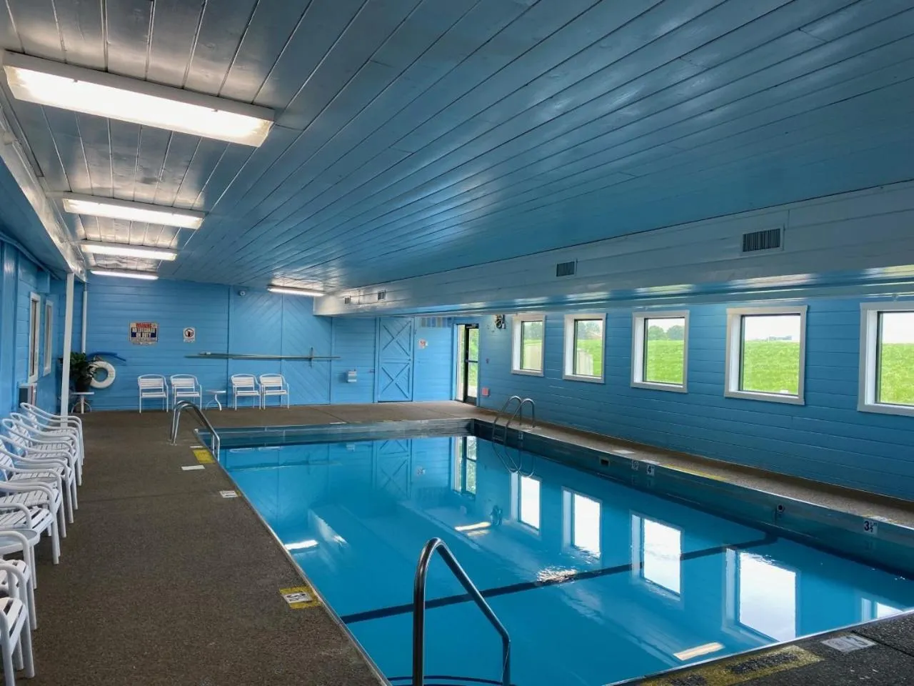 Swimming pool in Comfort Inn & Suites Morton - Peoria
