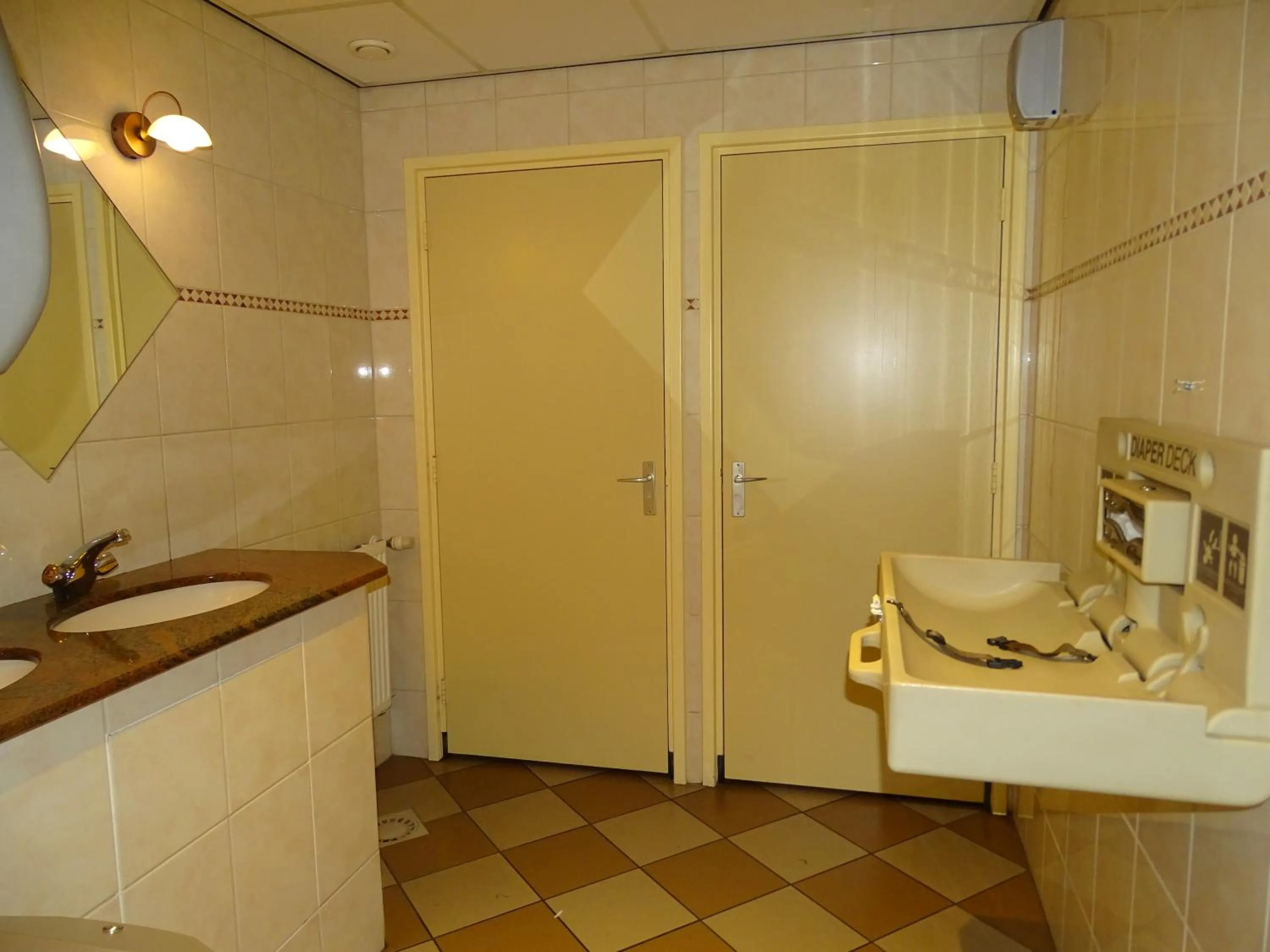 Property building in Hotel Café Restaurant "De Kroon"