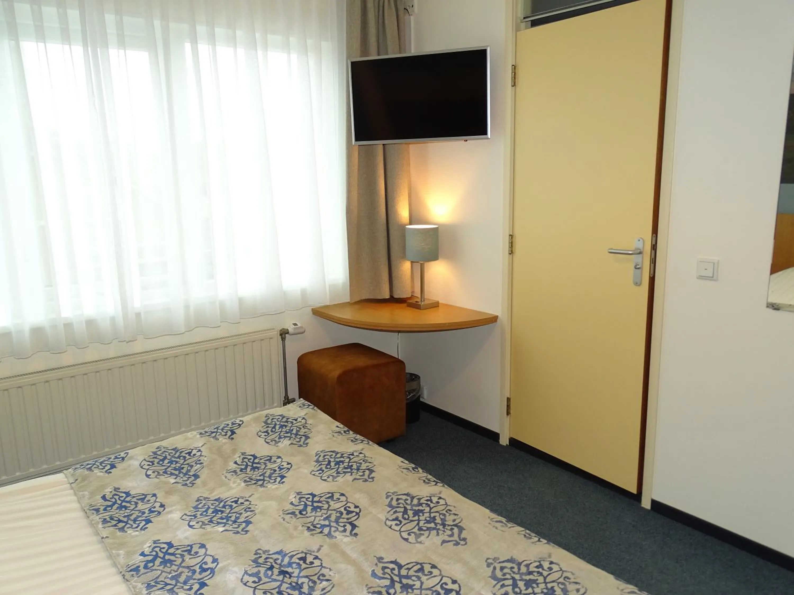 Guests, Bed in Hotel Café Restaurant "De Kroon"