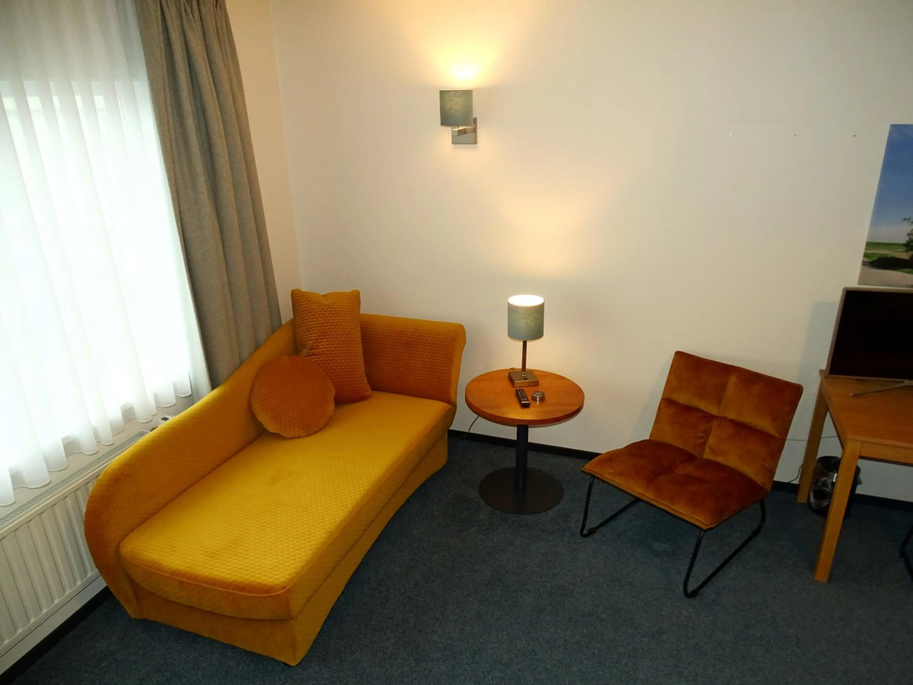 Guests in Hotel Café Restaurant "De Kroon"