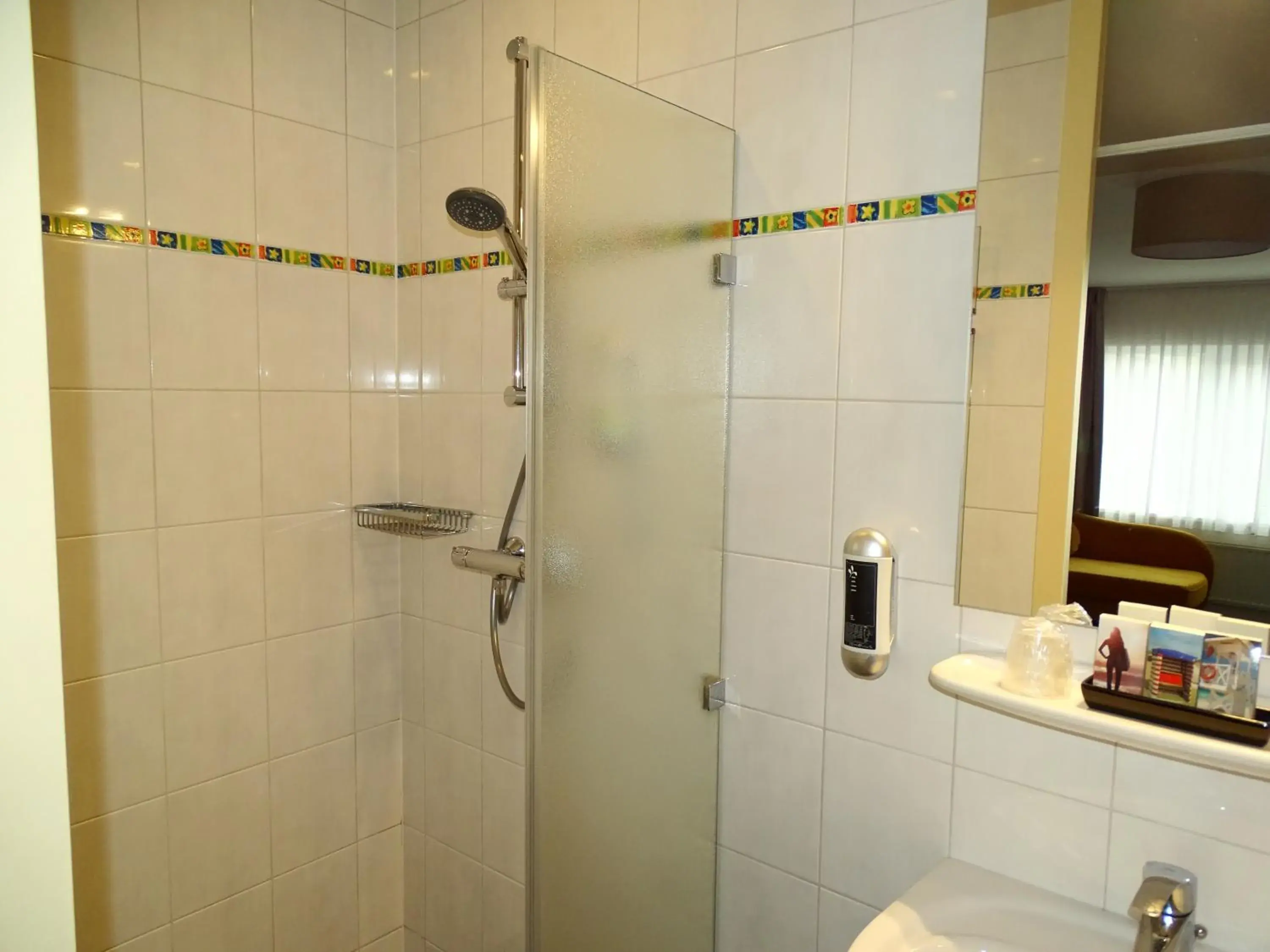 Standard Twin Room without Daylight - single occupancy in Hotel Café Restaurant "De Kroon" Standard Twin Room without Daylight - single occupancy in Hotel Café Restaurant "De Kroon"