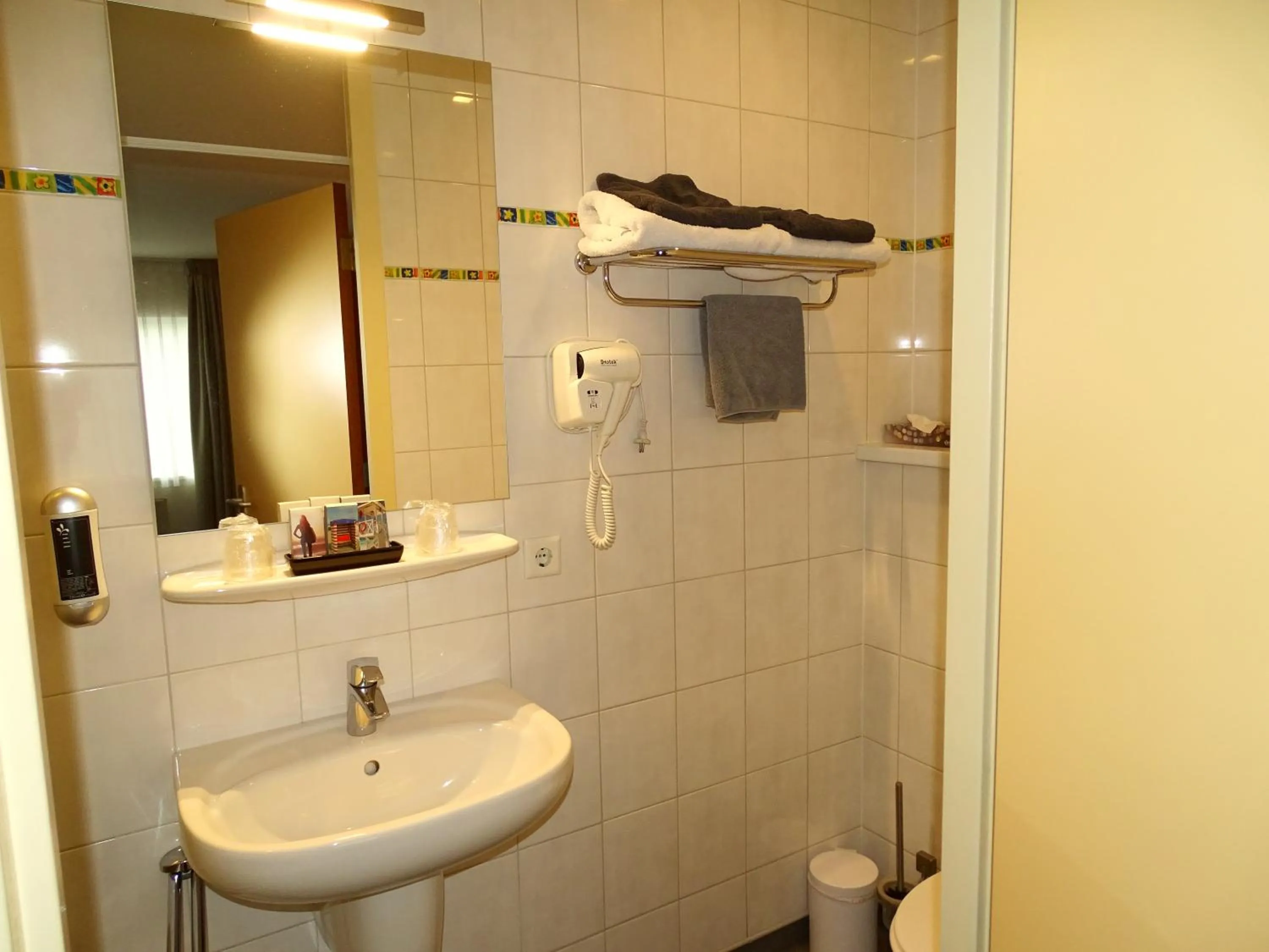 Guests in Hotel Café Restaurant "De Kroon"