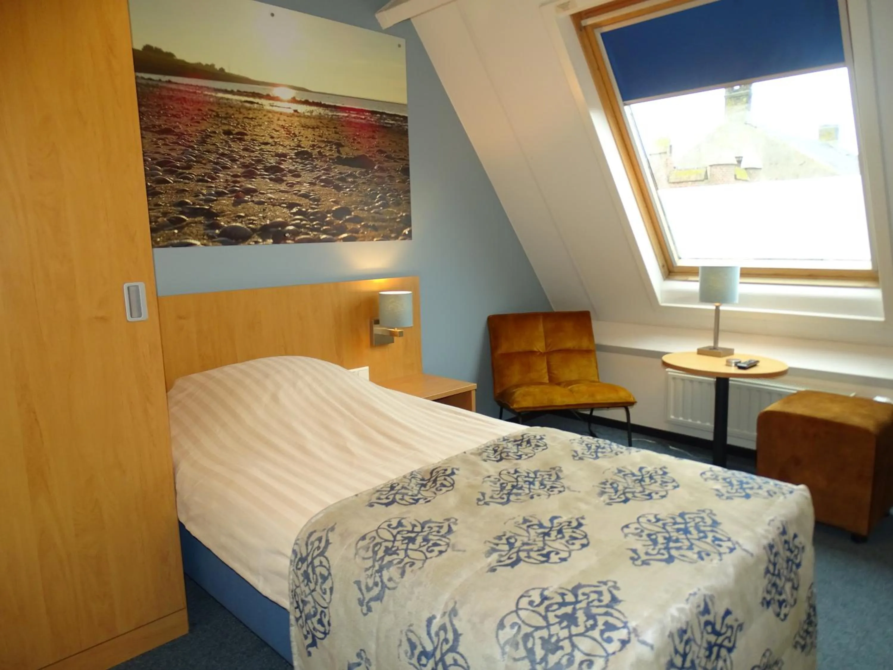 Guests, Bed in Hotel Café Restaurant "De Kroon"