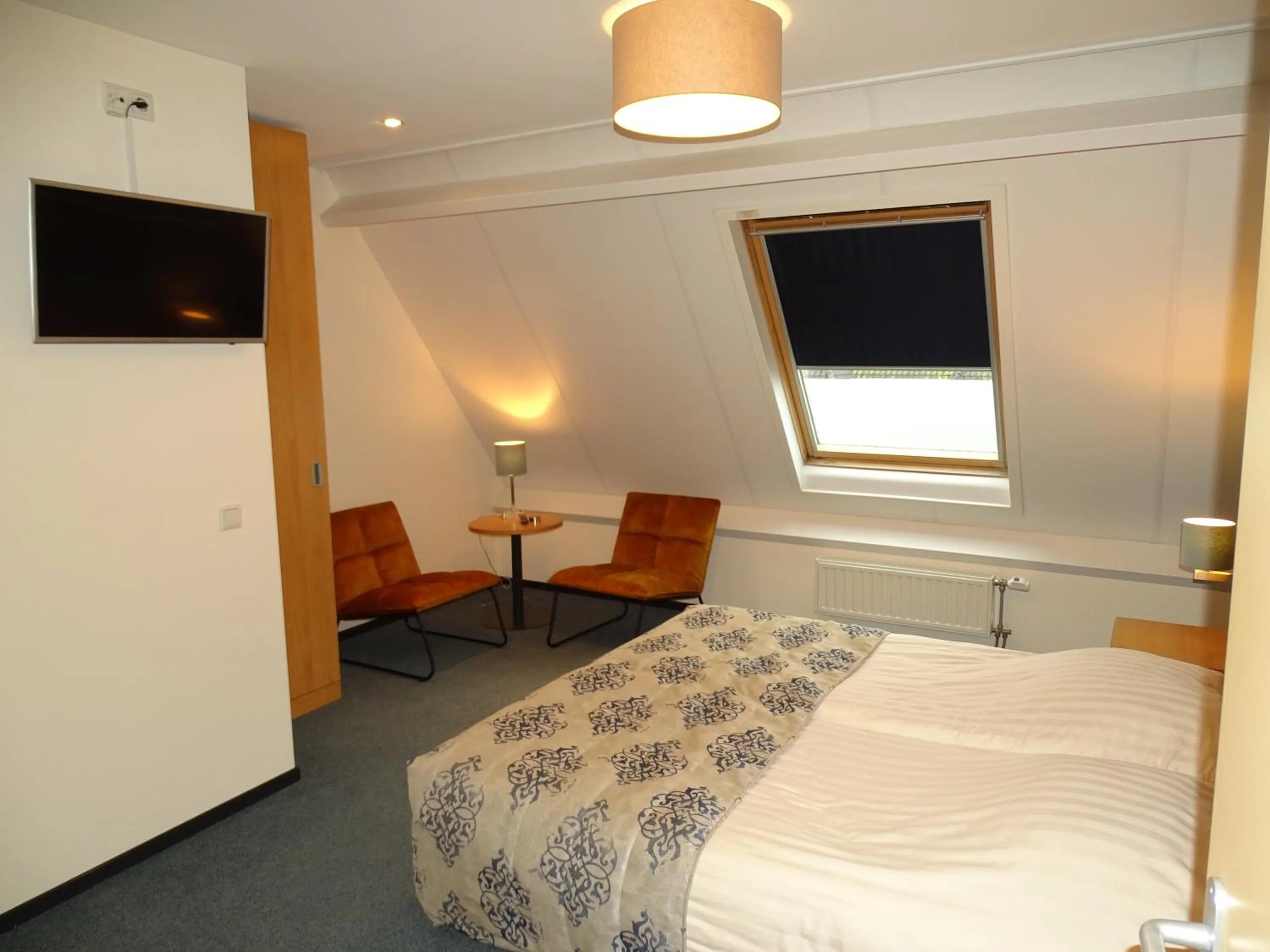 Guests, Bed in Hotel Café Restaurant "De Kroon"