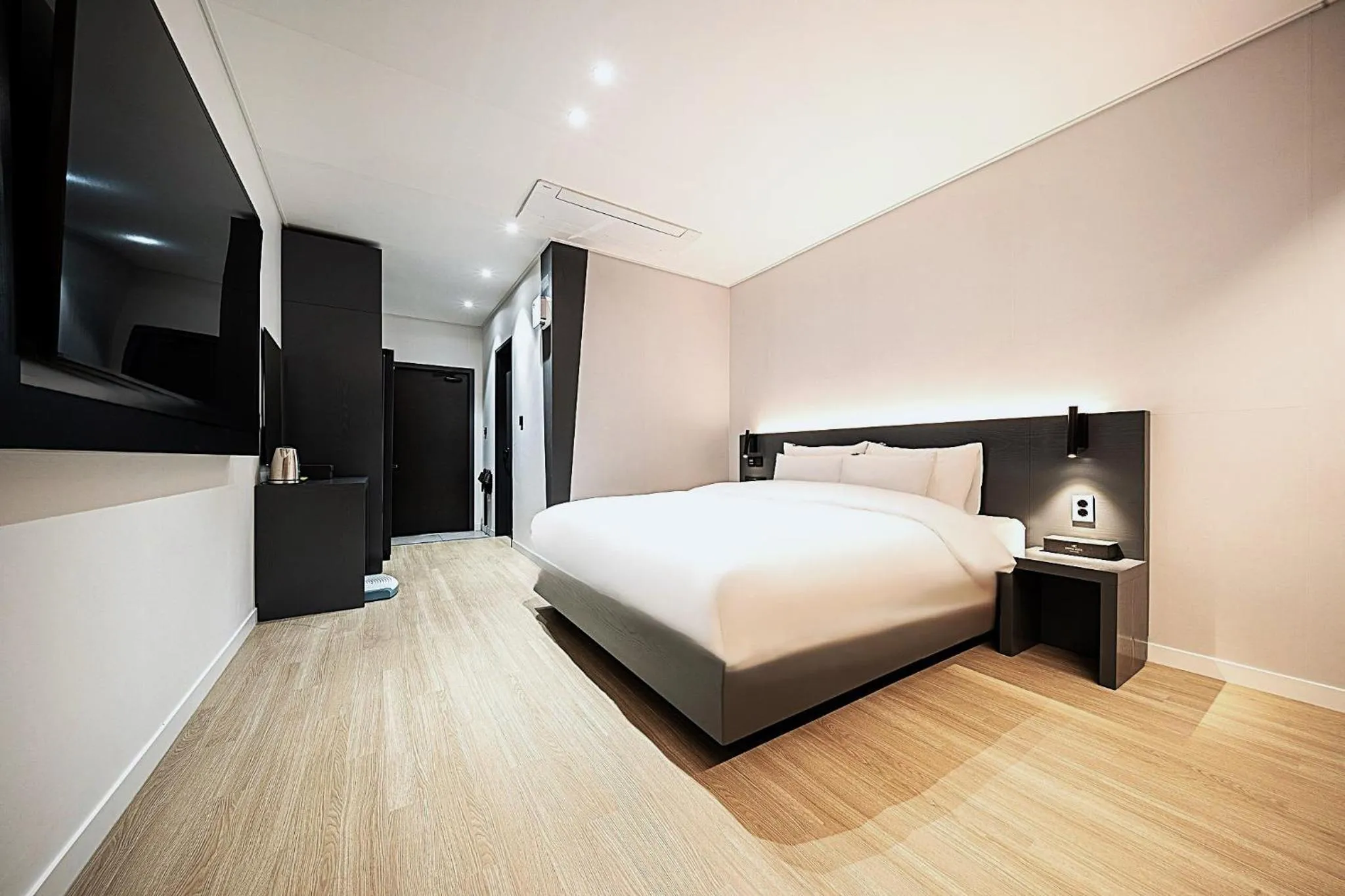 Photo of the whole room, Bed in Hound Hotel Mokpo Peace Plaza