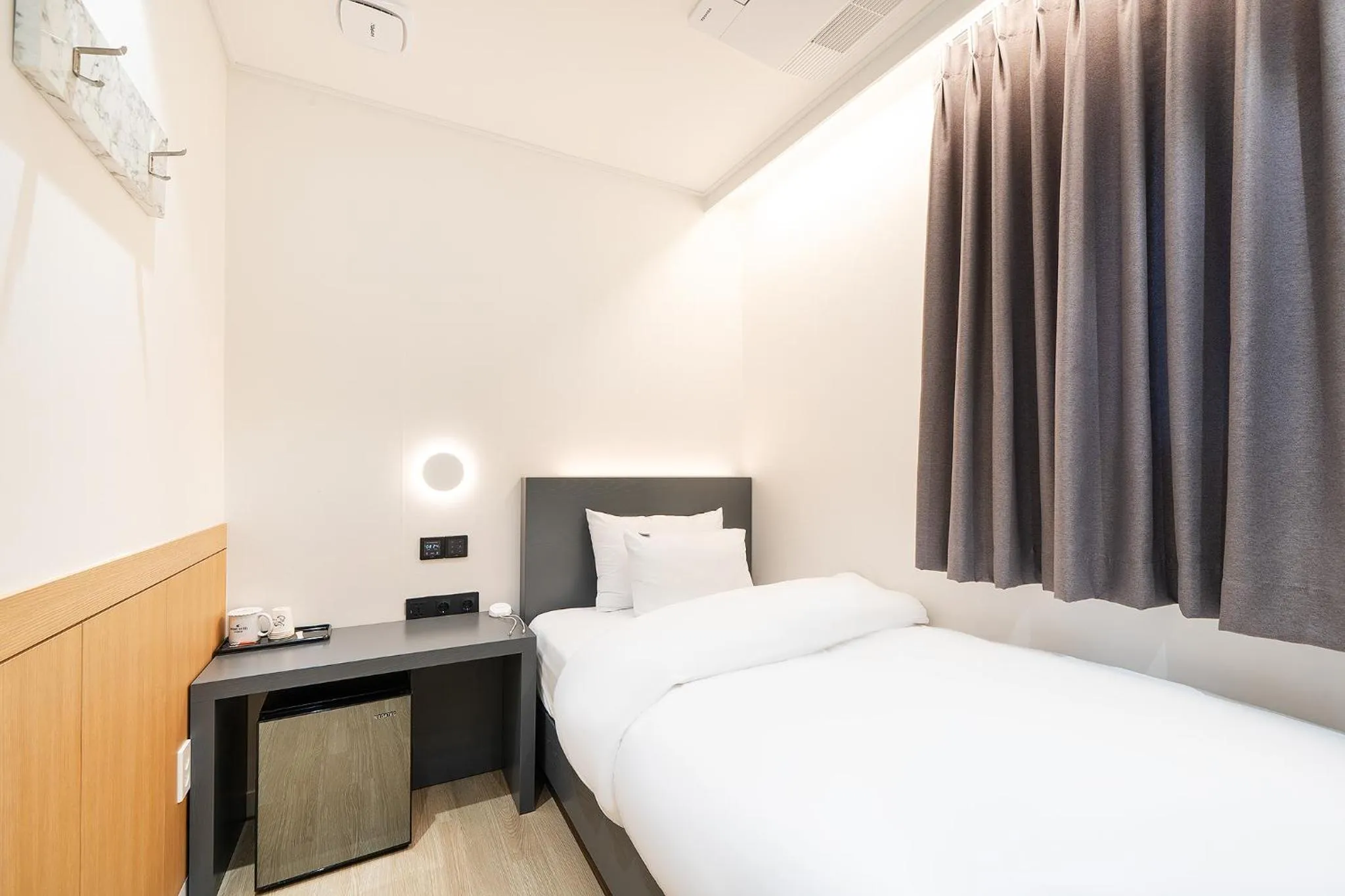 Photo of the whole room, Bed in Hound Hotel Mokpo Peace Plaza