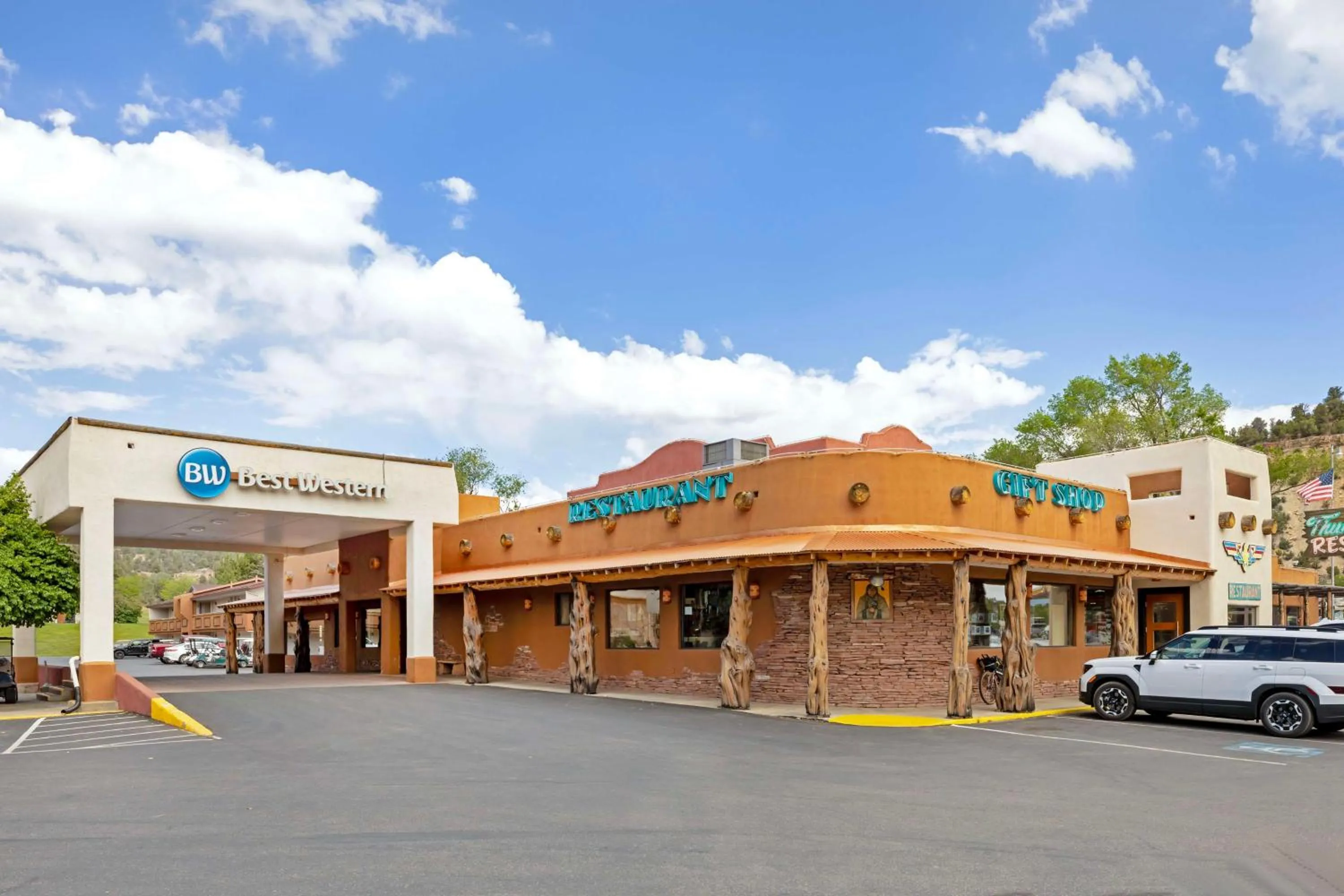 Property building in Best Western East Zion Thunderbird Lodge