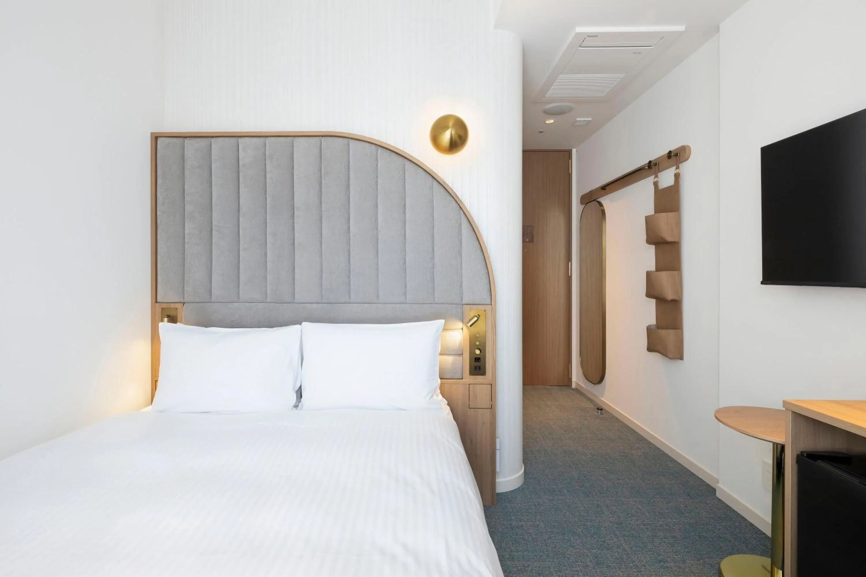 Bed in Hotel Comento Yokohama Kannai