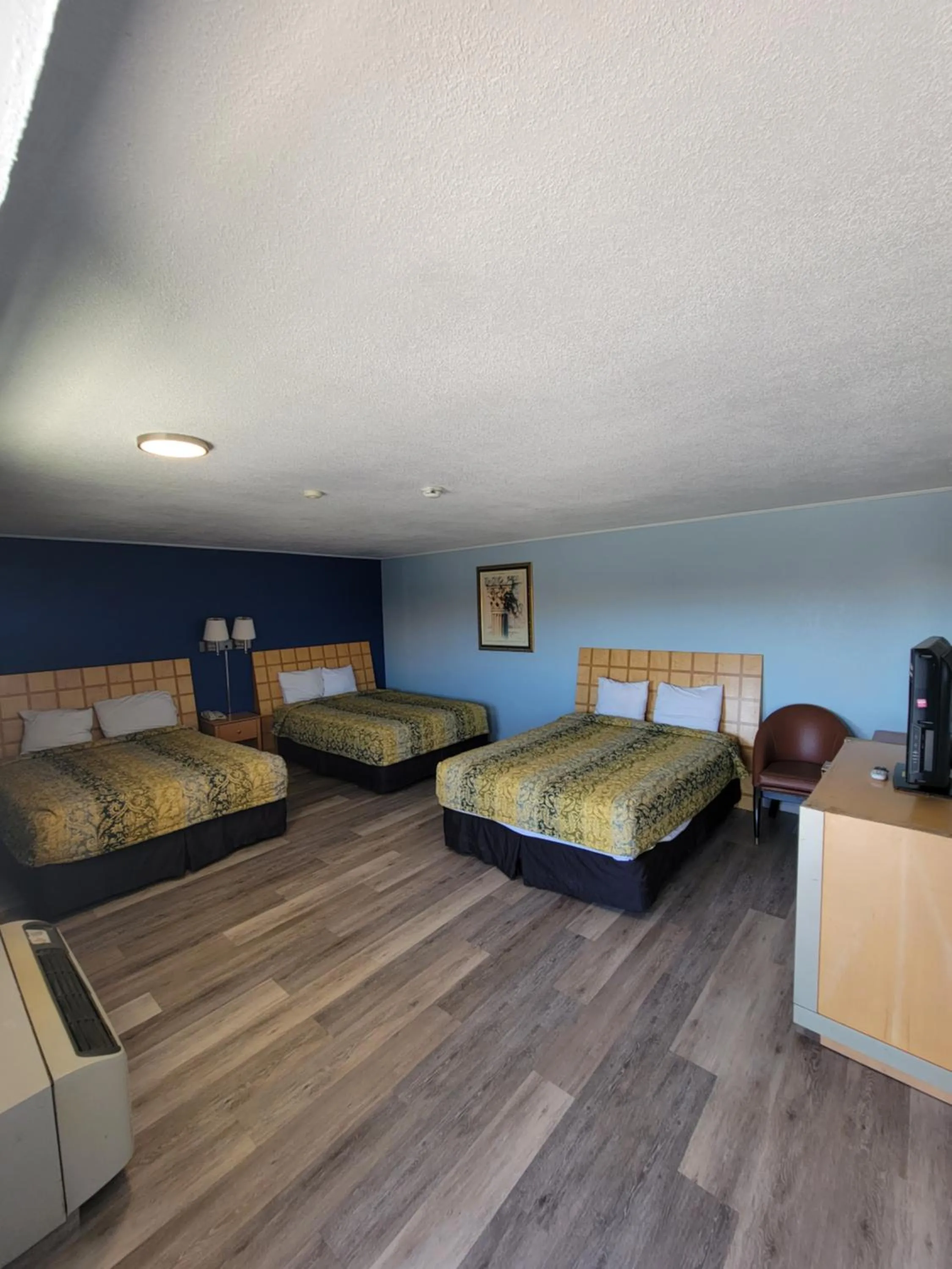 Photo of the whole room, Bed in Travelodge by Wyndham Clovis