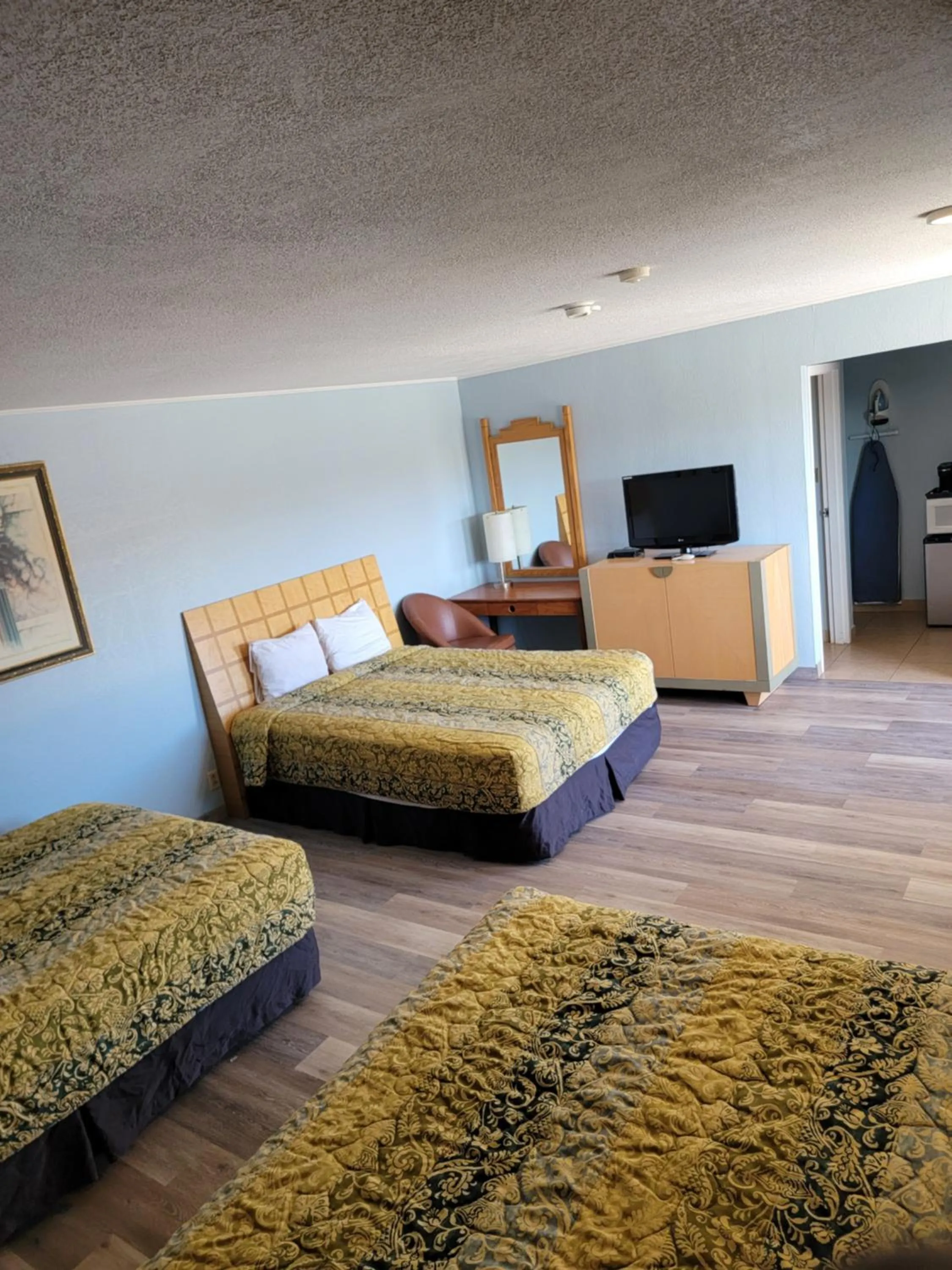 Photo of the whole room, Bed in Travelodge by Wyndham Clovis