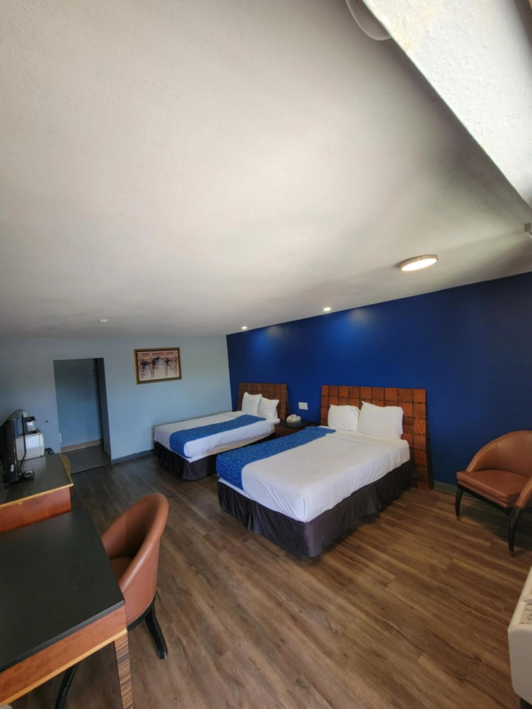 Photo of the whole room, Bed in Travelodge by Wyndham Clovis