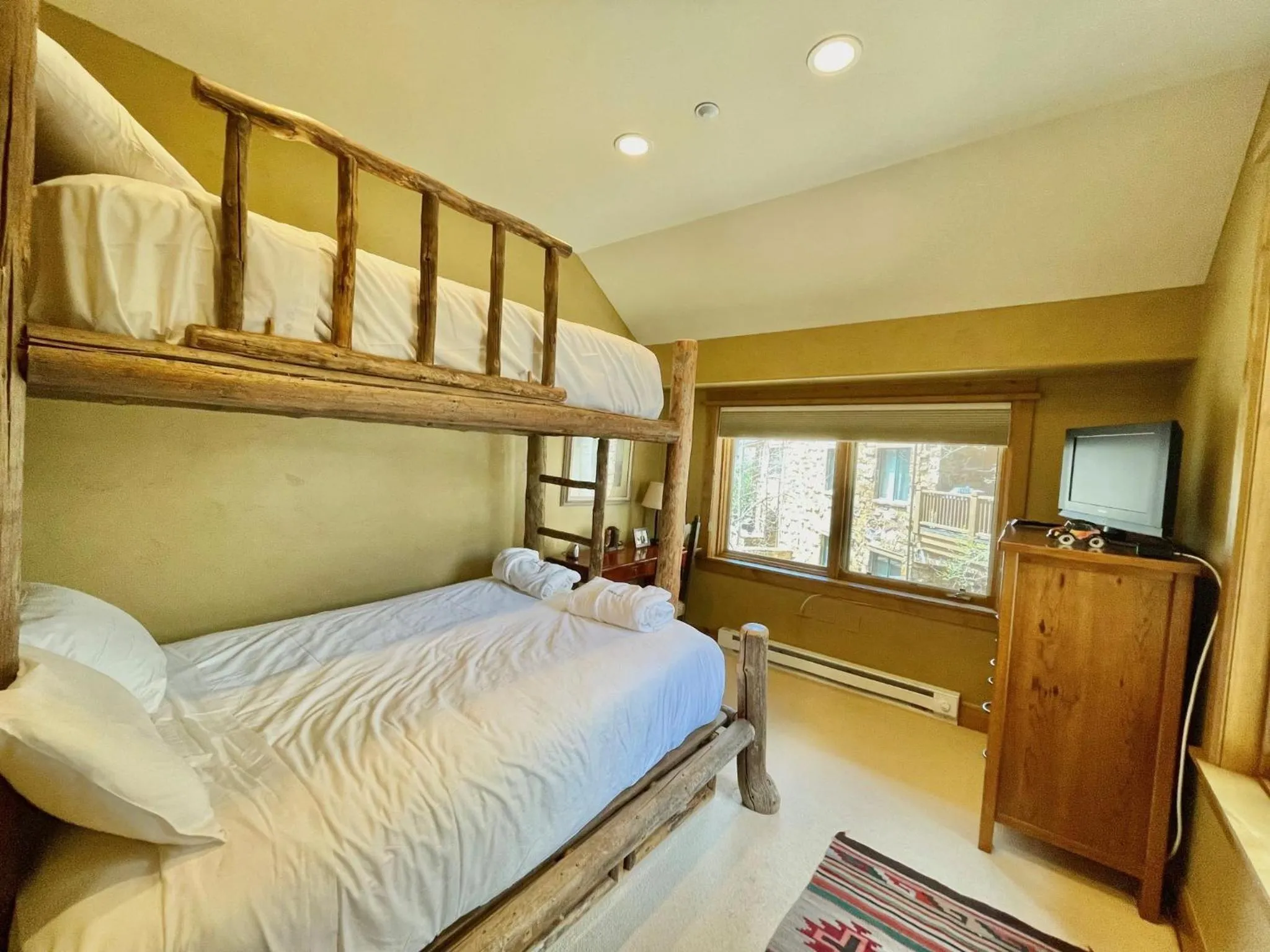 Bedroom, Bed in Arrowhead Village at Beaver Creek
