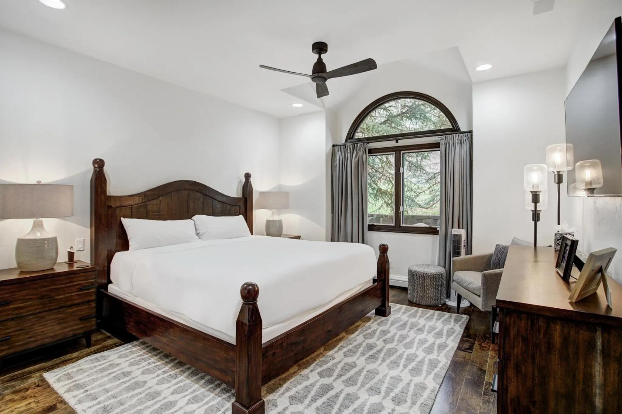 Bedroom, Bed in Arrowhead Village at Beaver Creek