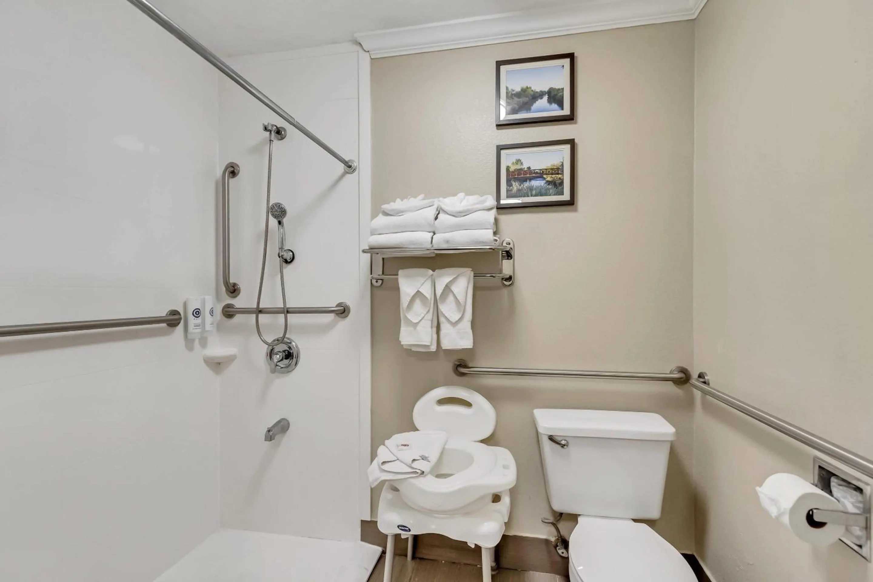 Bedroom in Comfort Inn Murray – Salt Lake City South