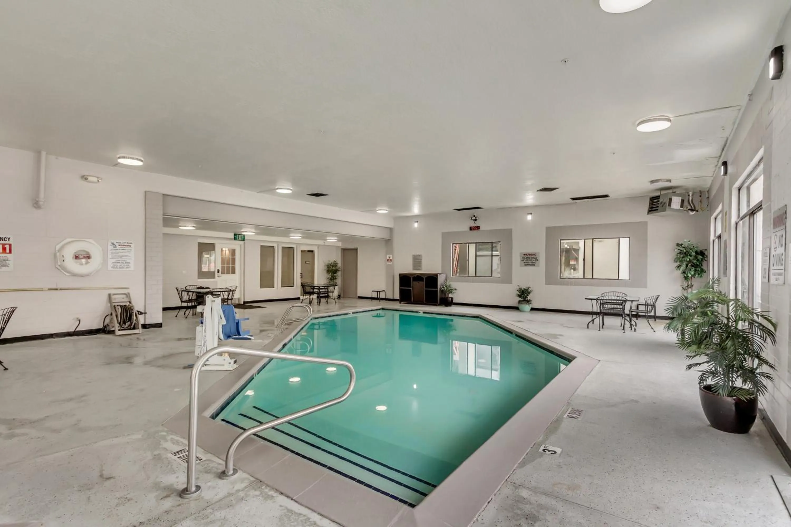 Swimming pool in Comfort Inn Murray – Salt Lake City South