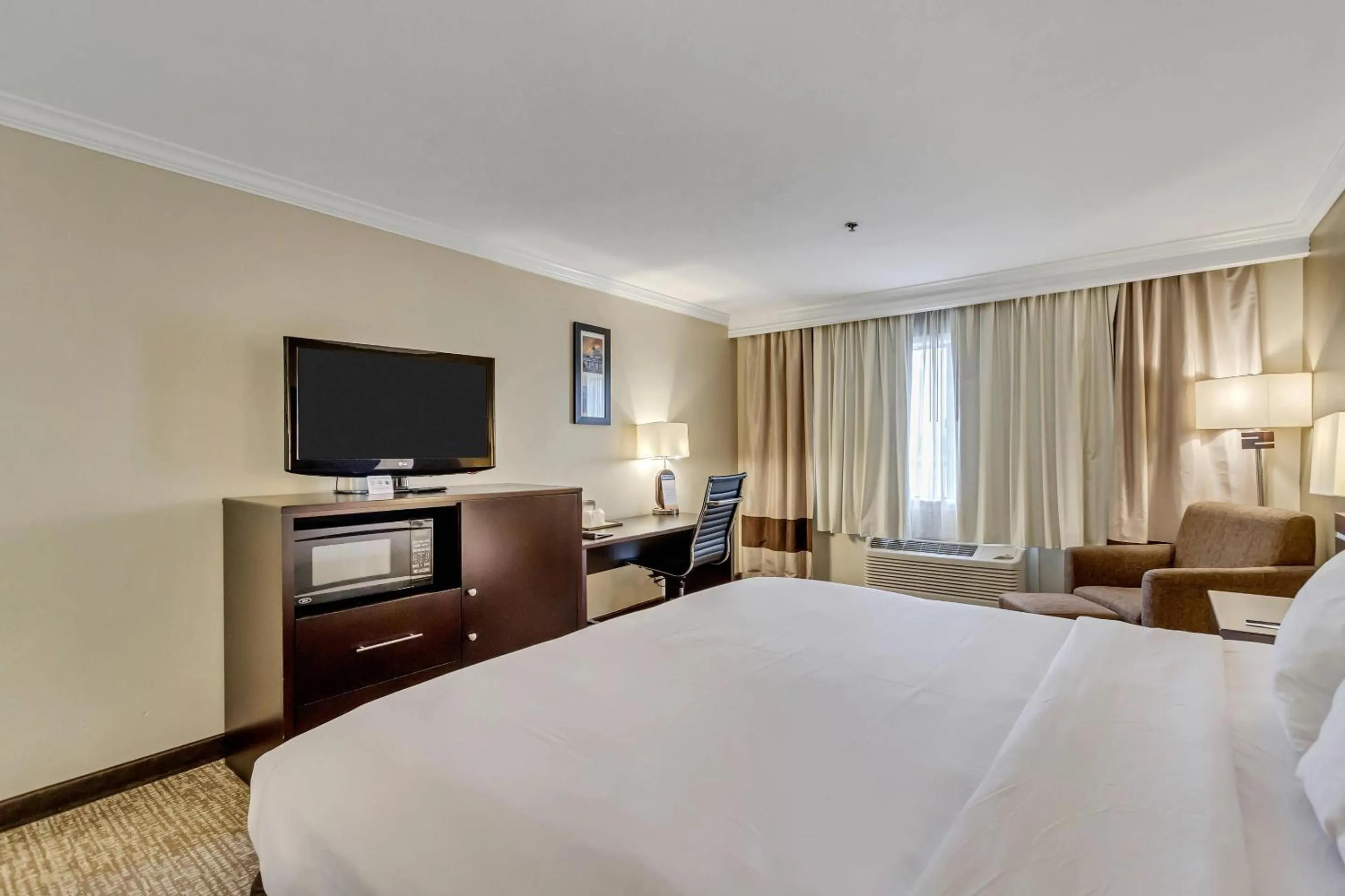 Bedroom, Bed in Comfort Inn Murray – Salt Lake City South