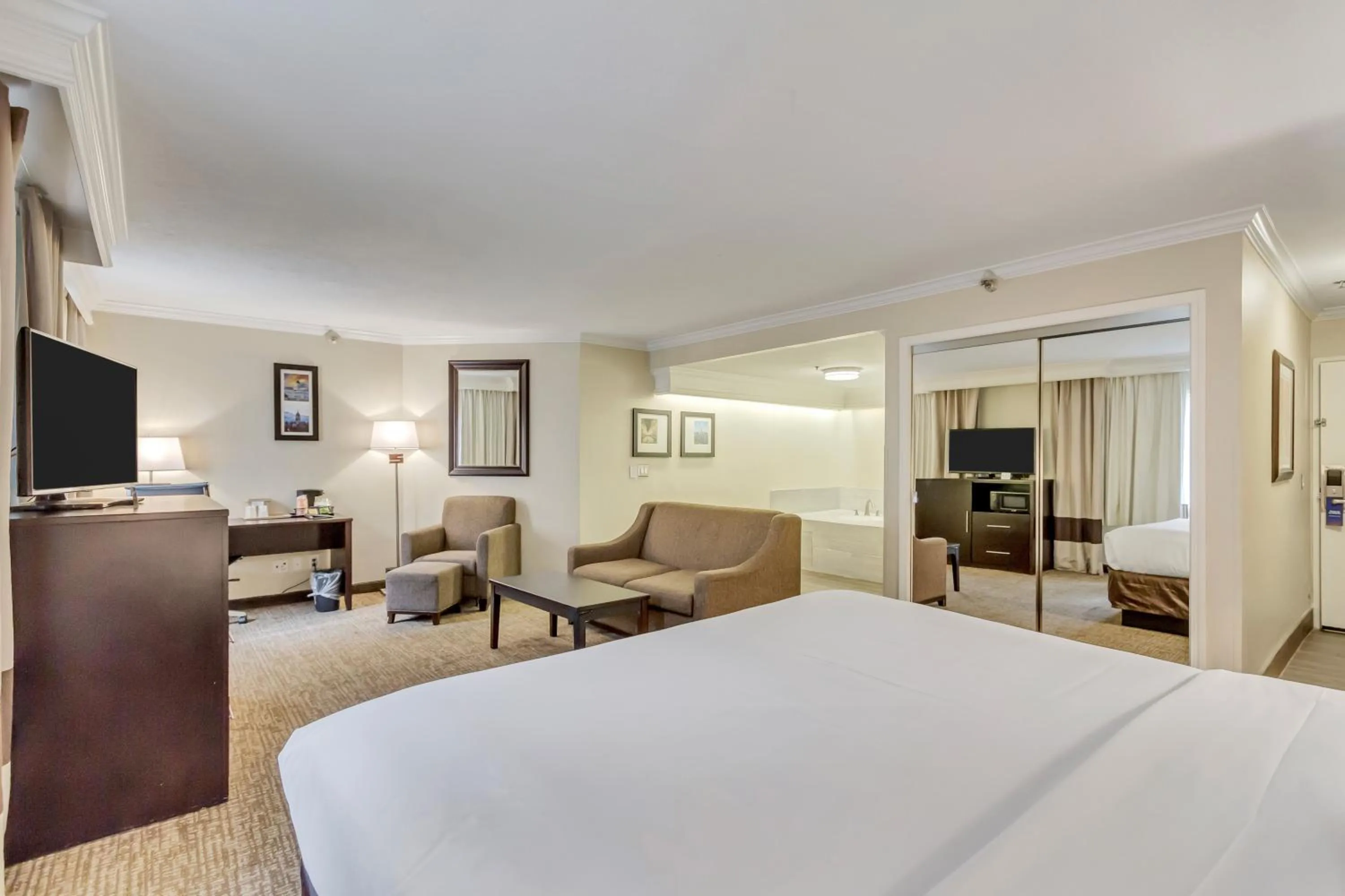 Bed in Comfort Inn Murray – Salt Lake City South