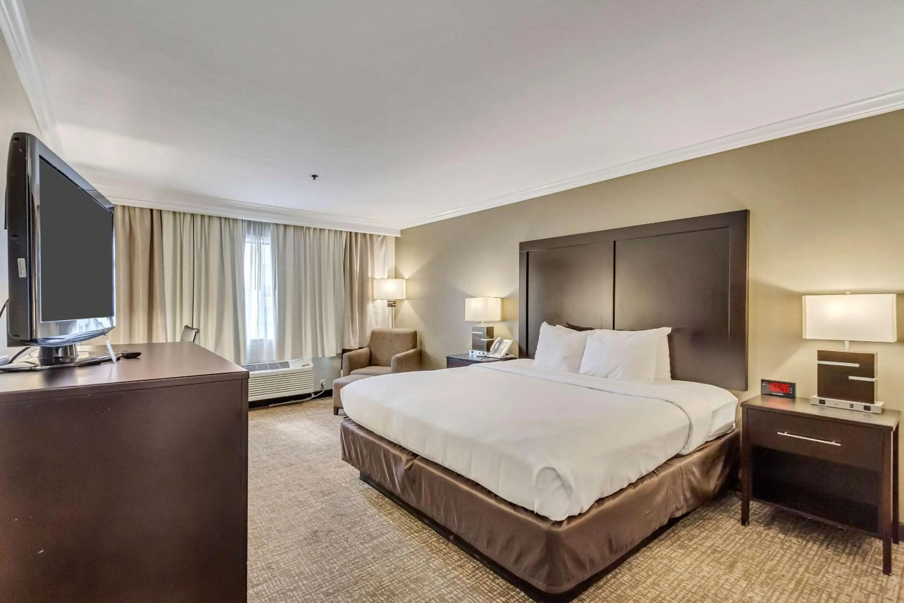 Bedroom, Bed in Comfort Inn Murray – Salt Lake City South