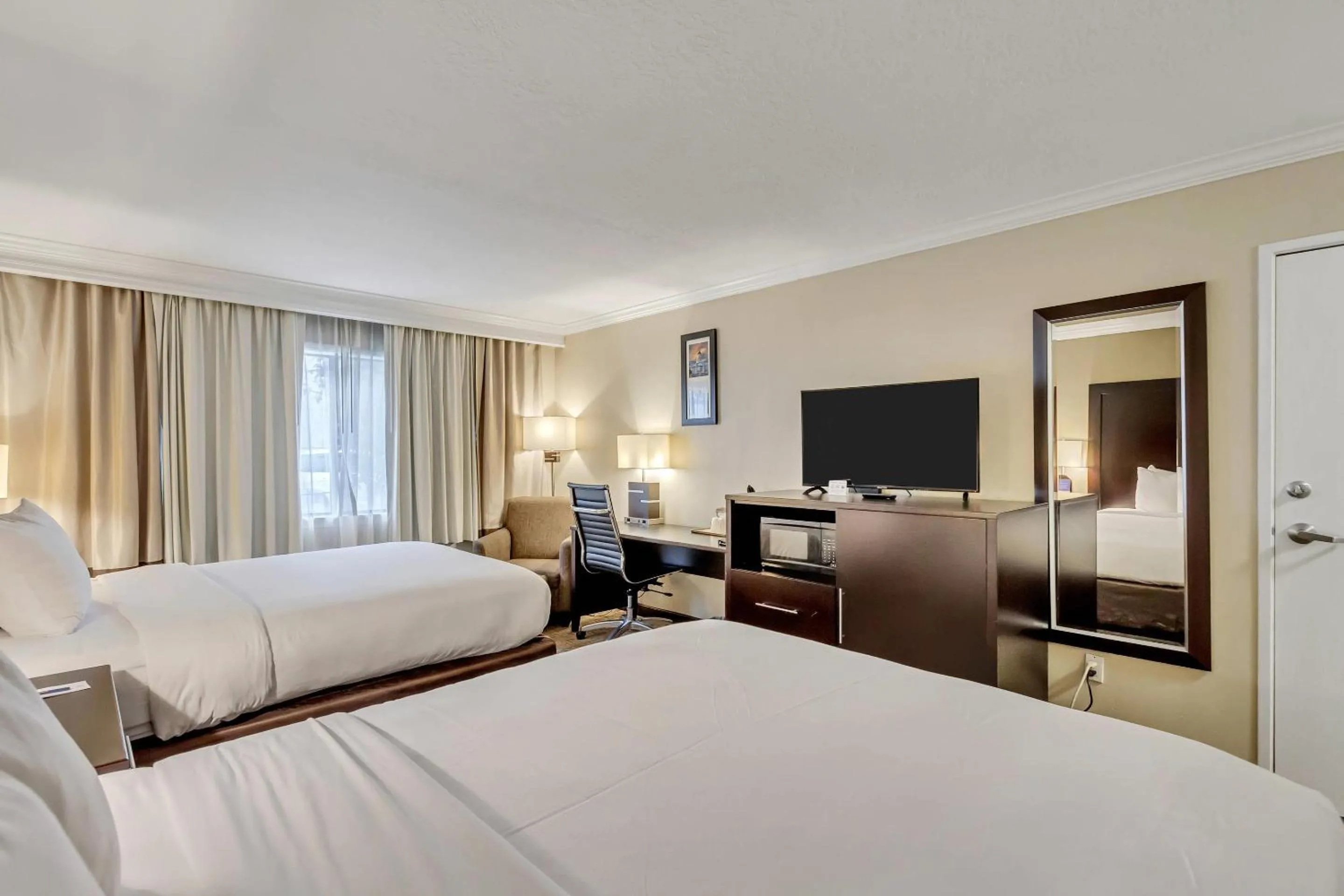 Bedroom, Bed in Comfort Inn Murray – Salt Lake City South