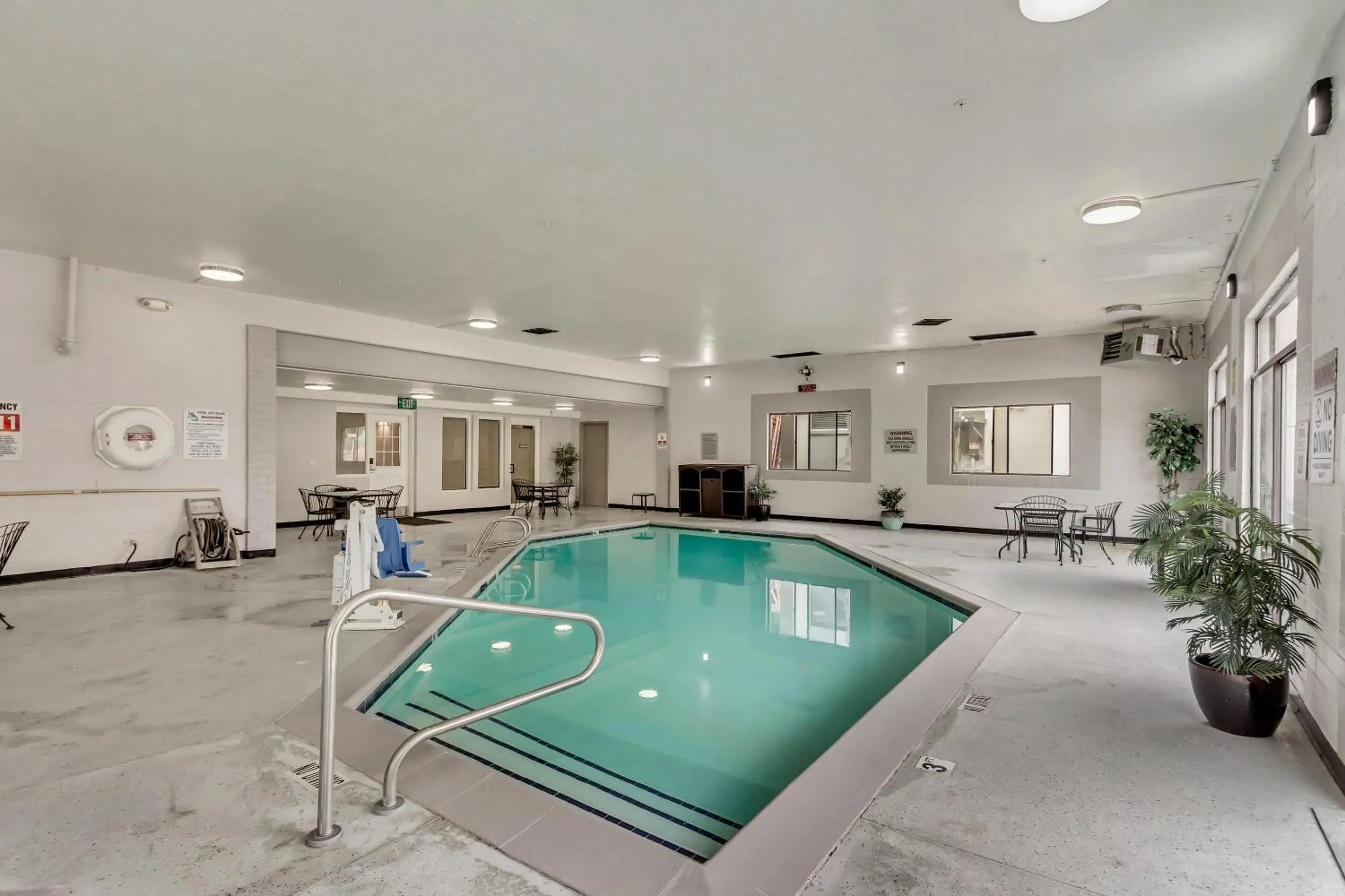 Swimming pool in Comfort Inn Murray – Salt Lake City South