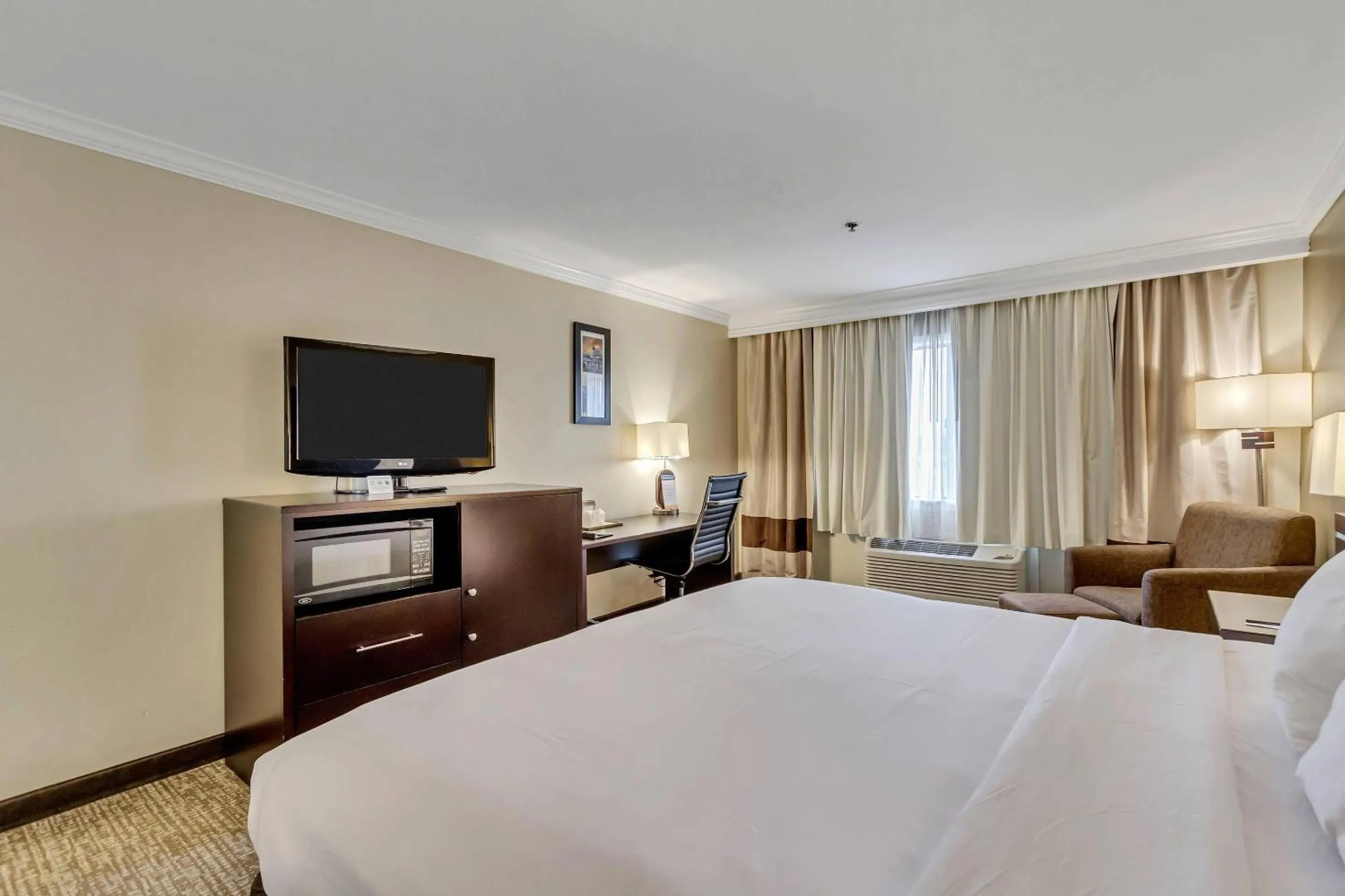 Bedroom, Bed in Comfort Inn Murray – Salt Lake City South