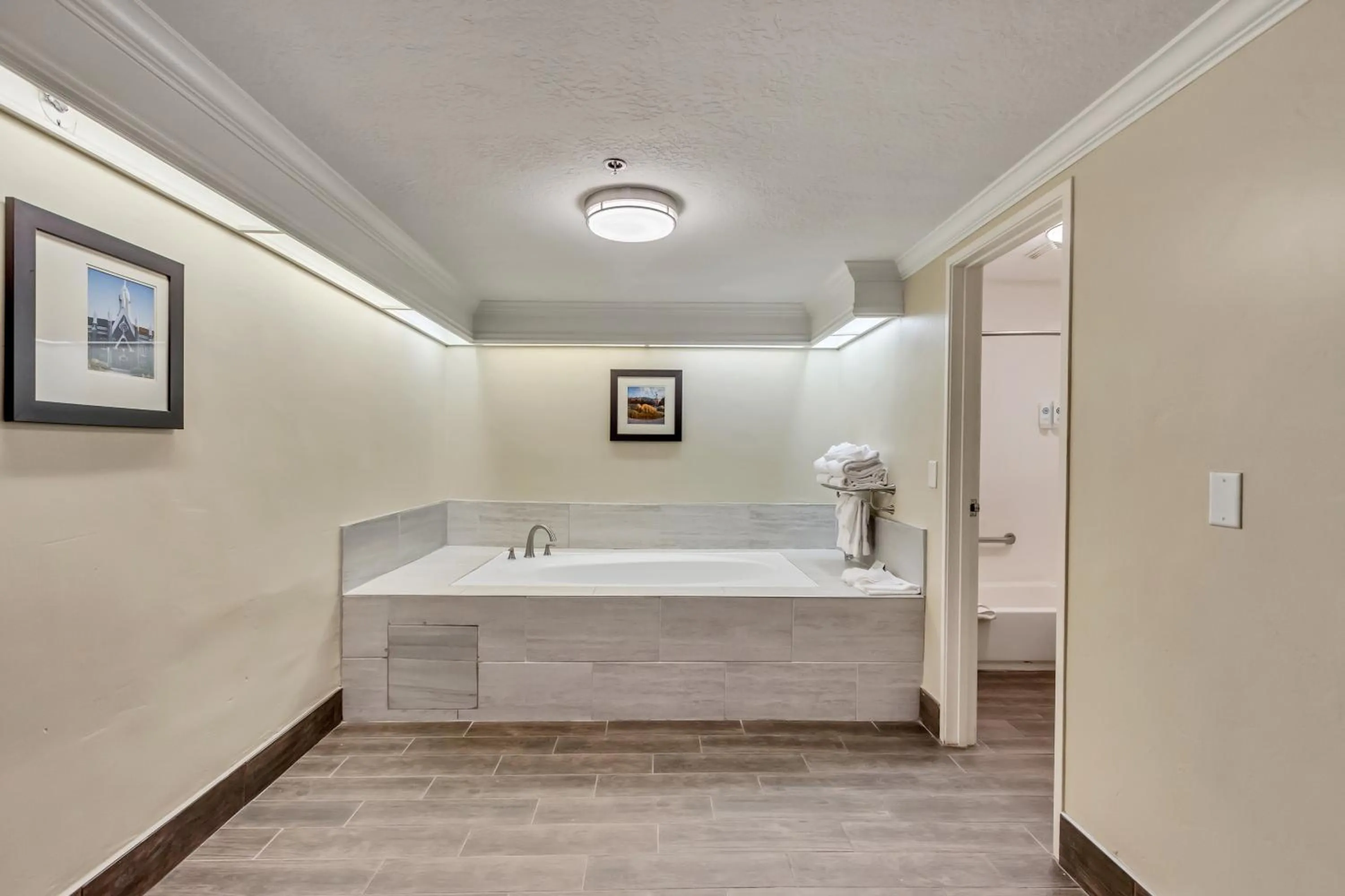 Hot Tub in Comfort Inn Murray – Salt Lake City South