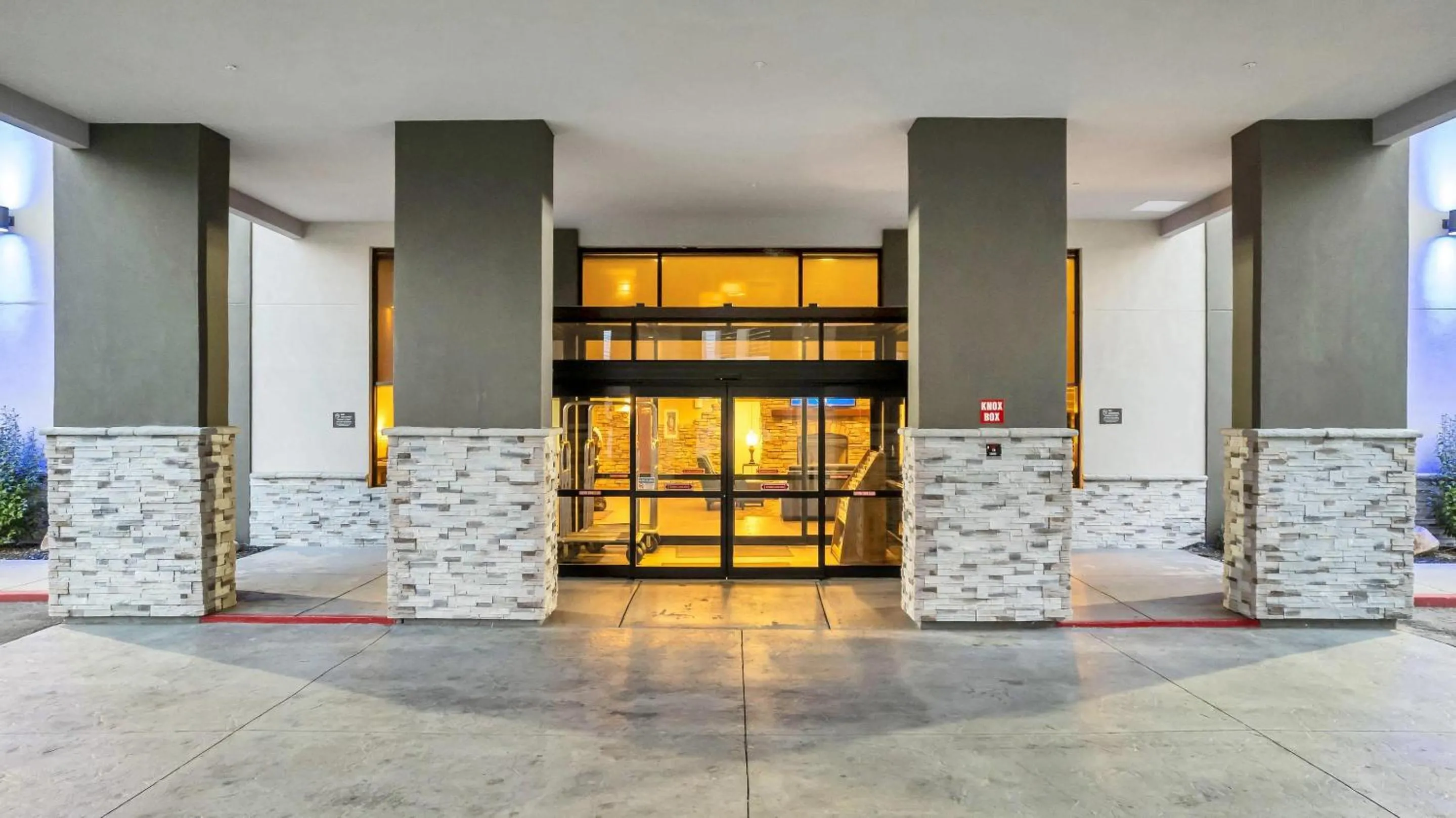 Property building in Comfort Inn Murray – Salt Lake City South