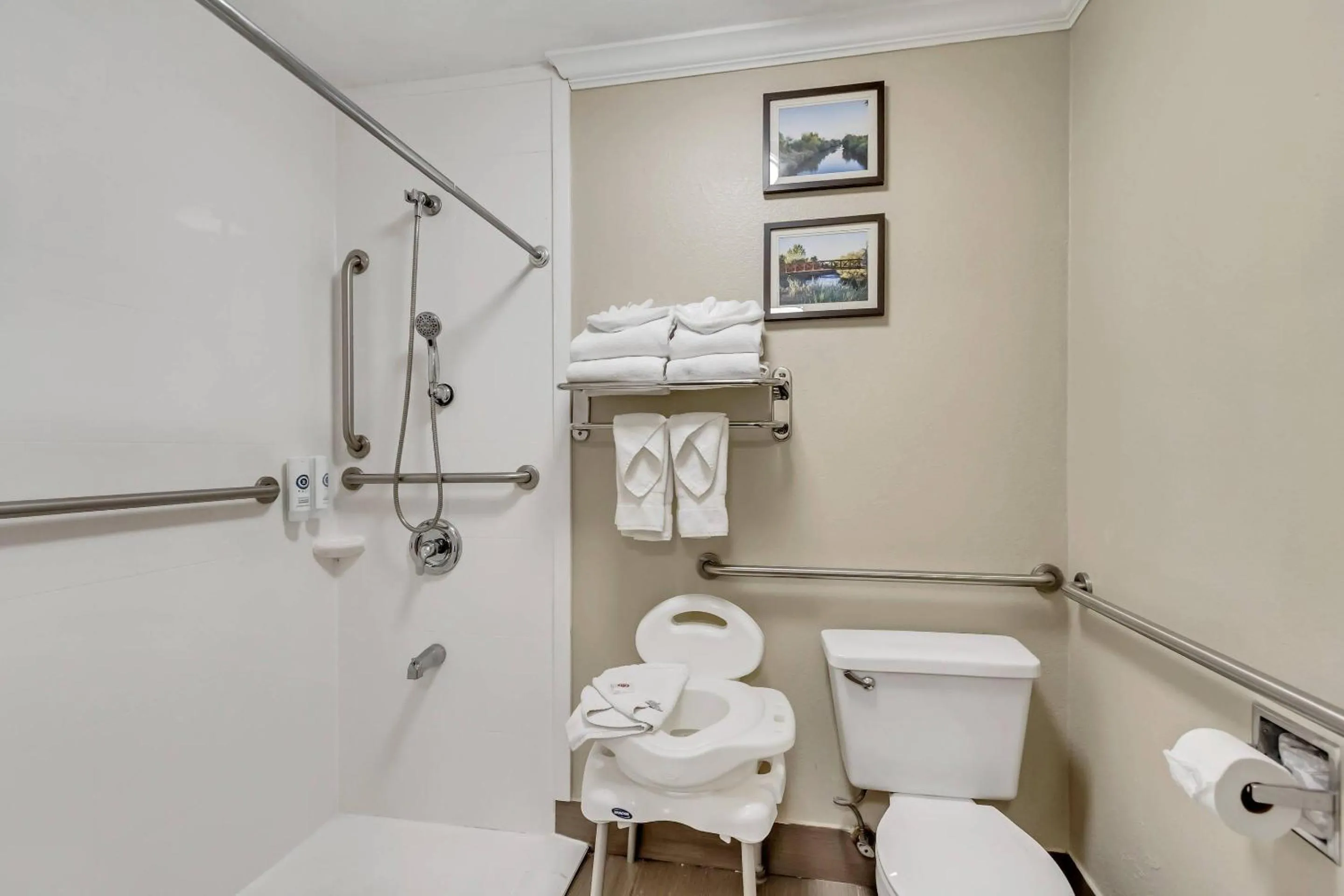 Bedroom in Comfort Inn Murray – Salt Lake City South