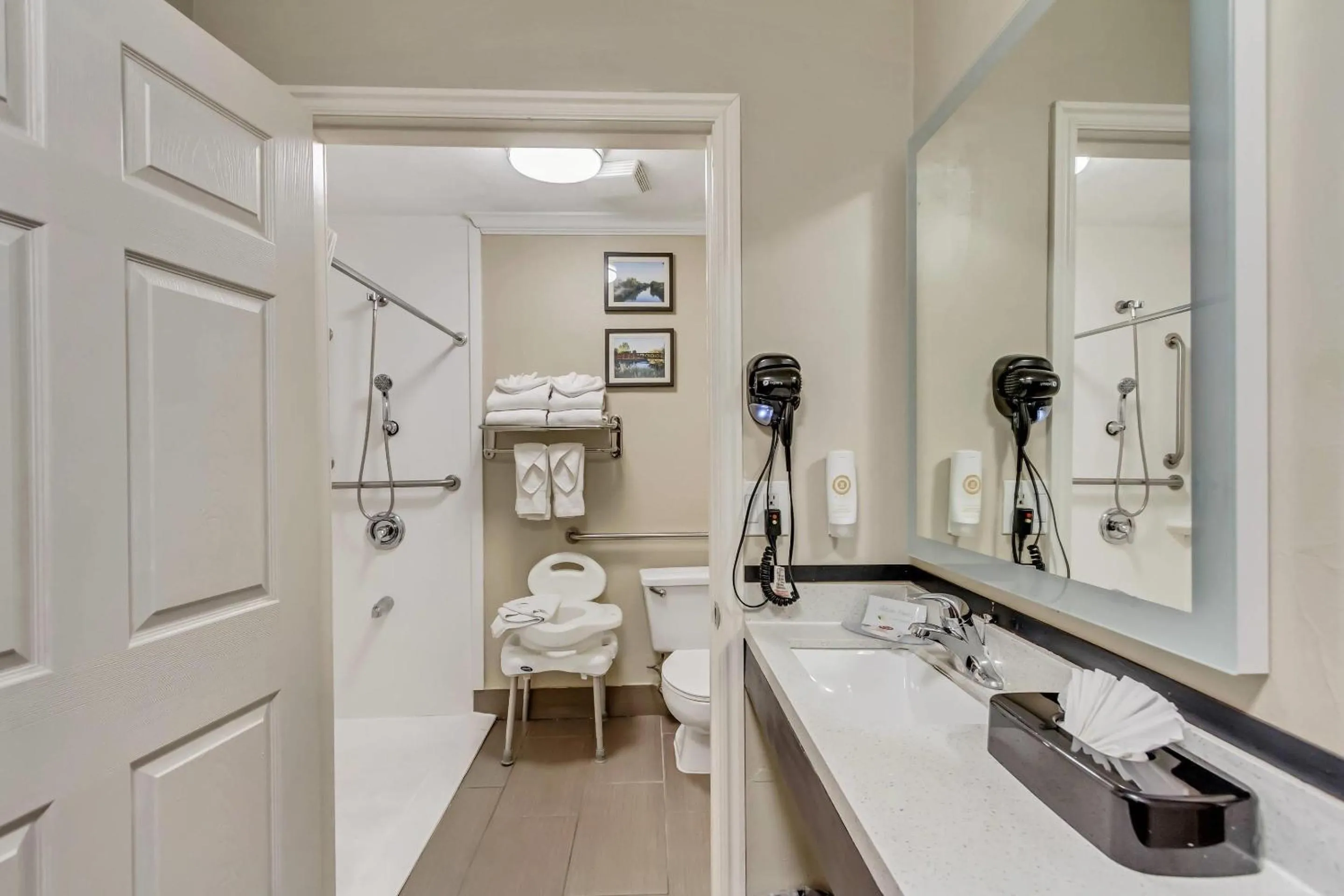 Bedroom in Comfort Inn Murray – Salt Lake City South