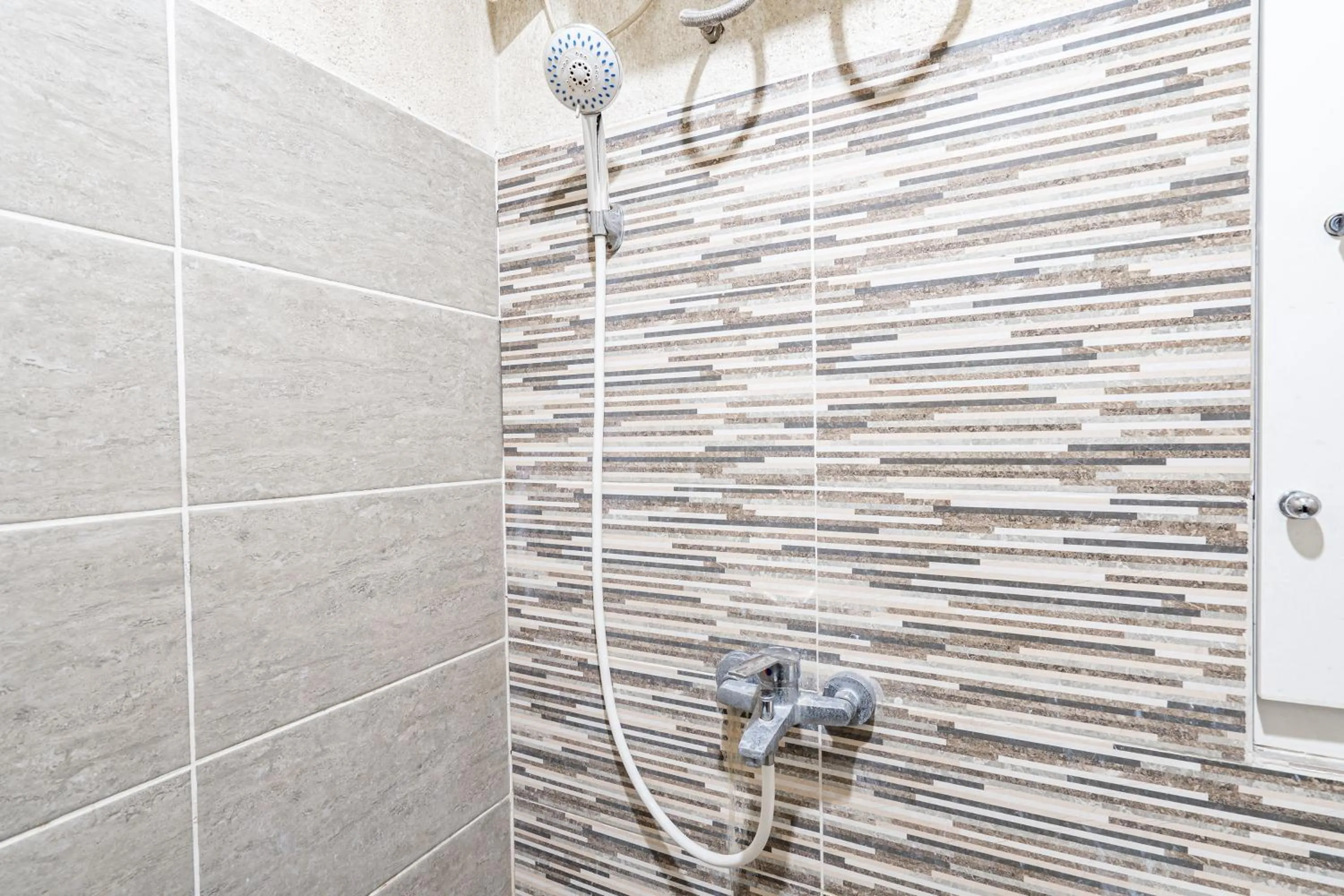 Bathroom in Hotel O Tamansari Panoramic Apartment By Anwar