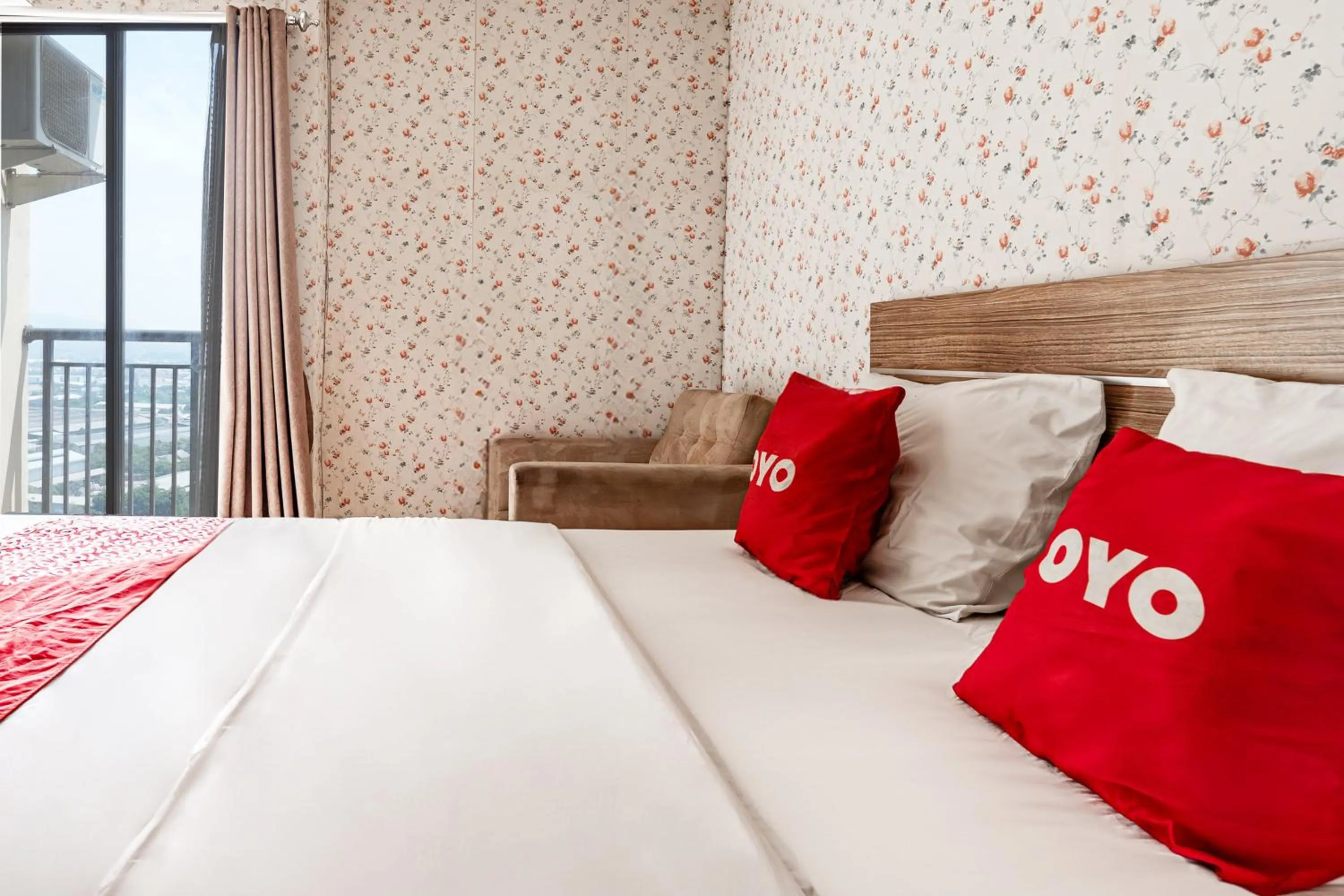 Bedroom, Bed in Hotel O Tamansari Panoramic Apartment By Anwar