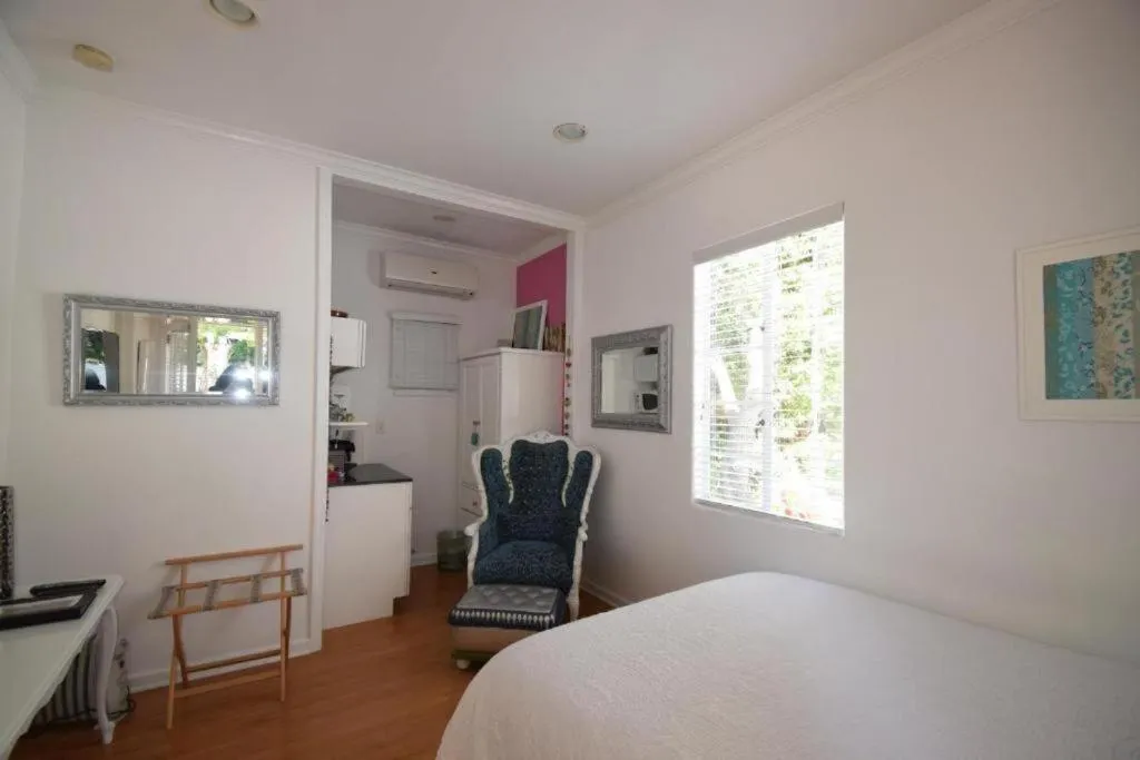 Photo of the whole room, Bed in Beverly Hills Celebrity Home