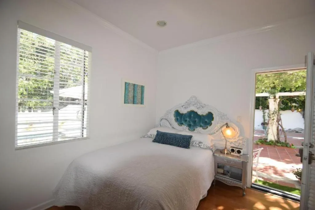 Photo of the whole room, Bed in Beverly Hills Celebrity Home