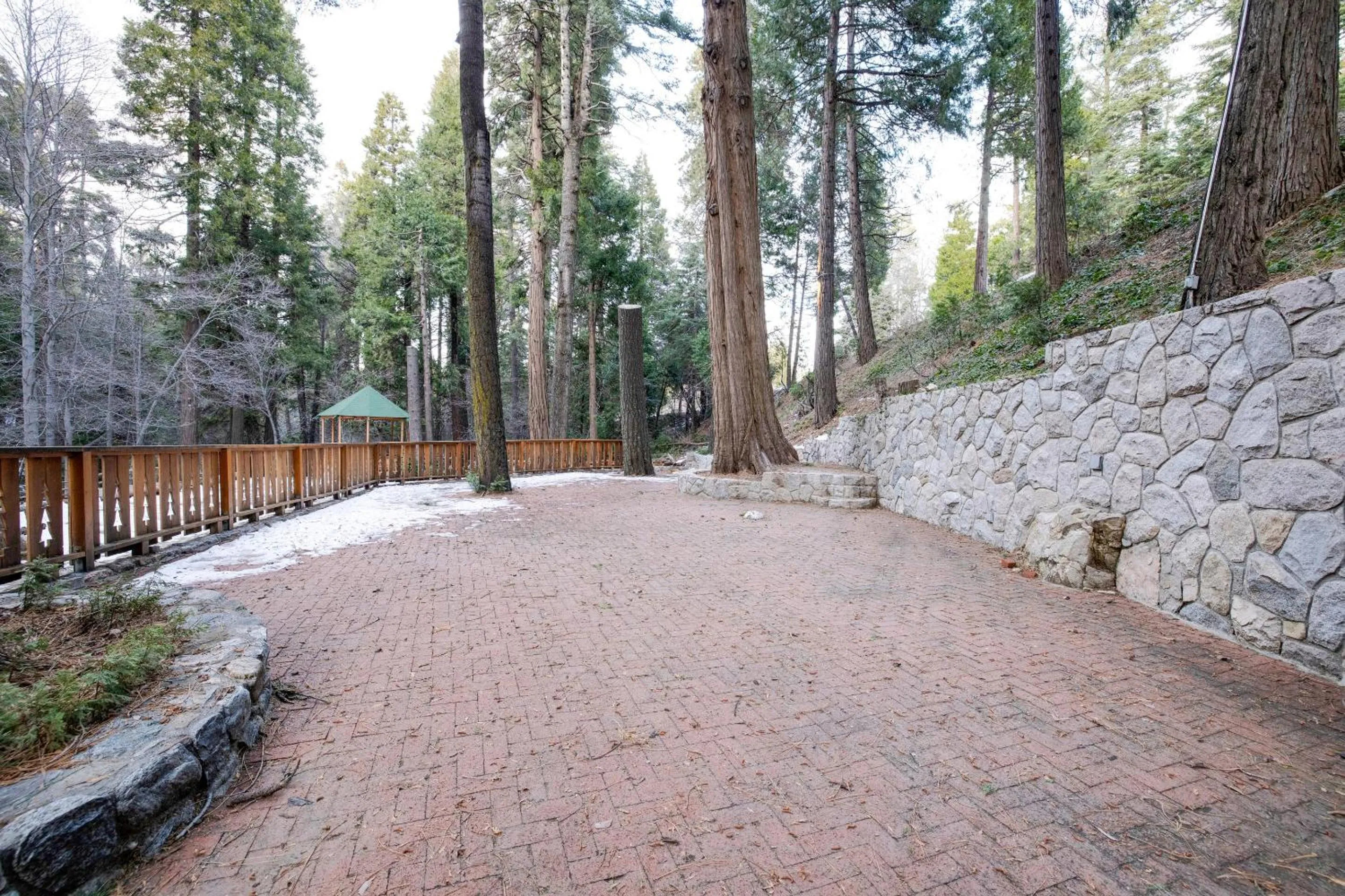 Facade/entrance in Arrowhead Tree Top Lodge