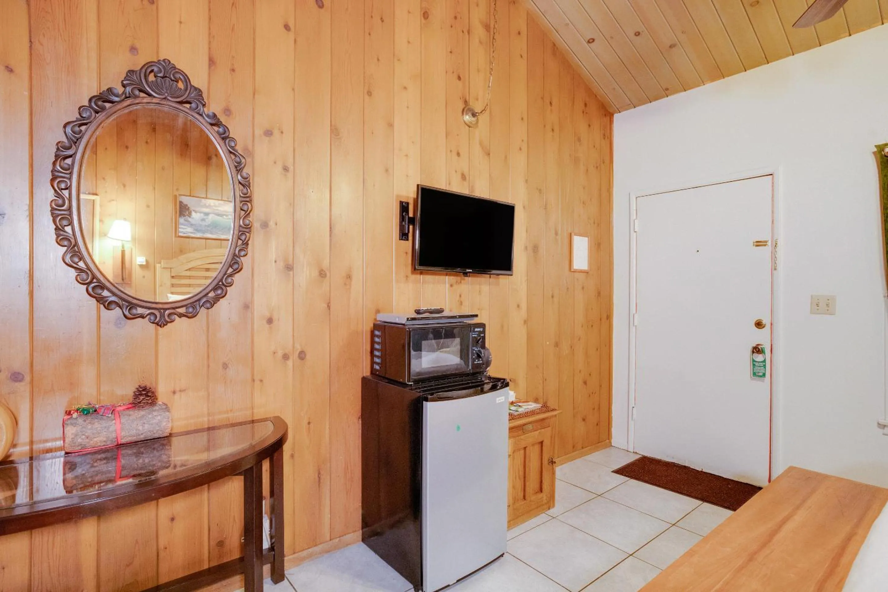 TV and multimedia in Arrowhead Tree Top Lodge