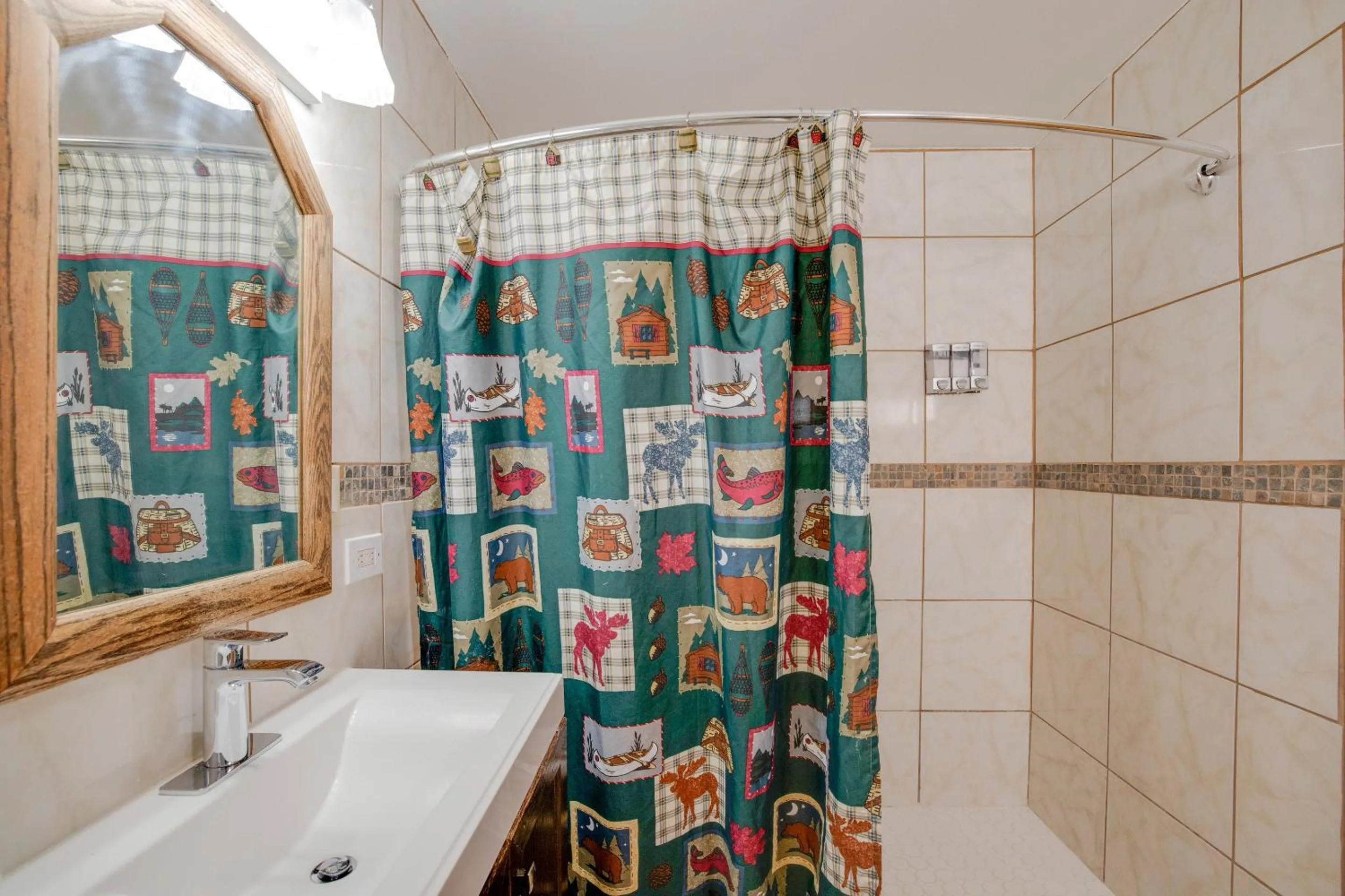 Shower in Arrowhead Tree Top Lodge