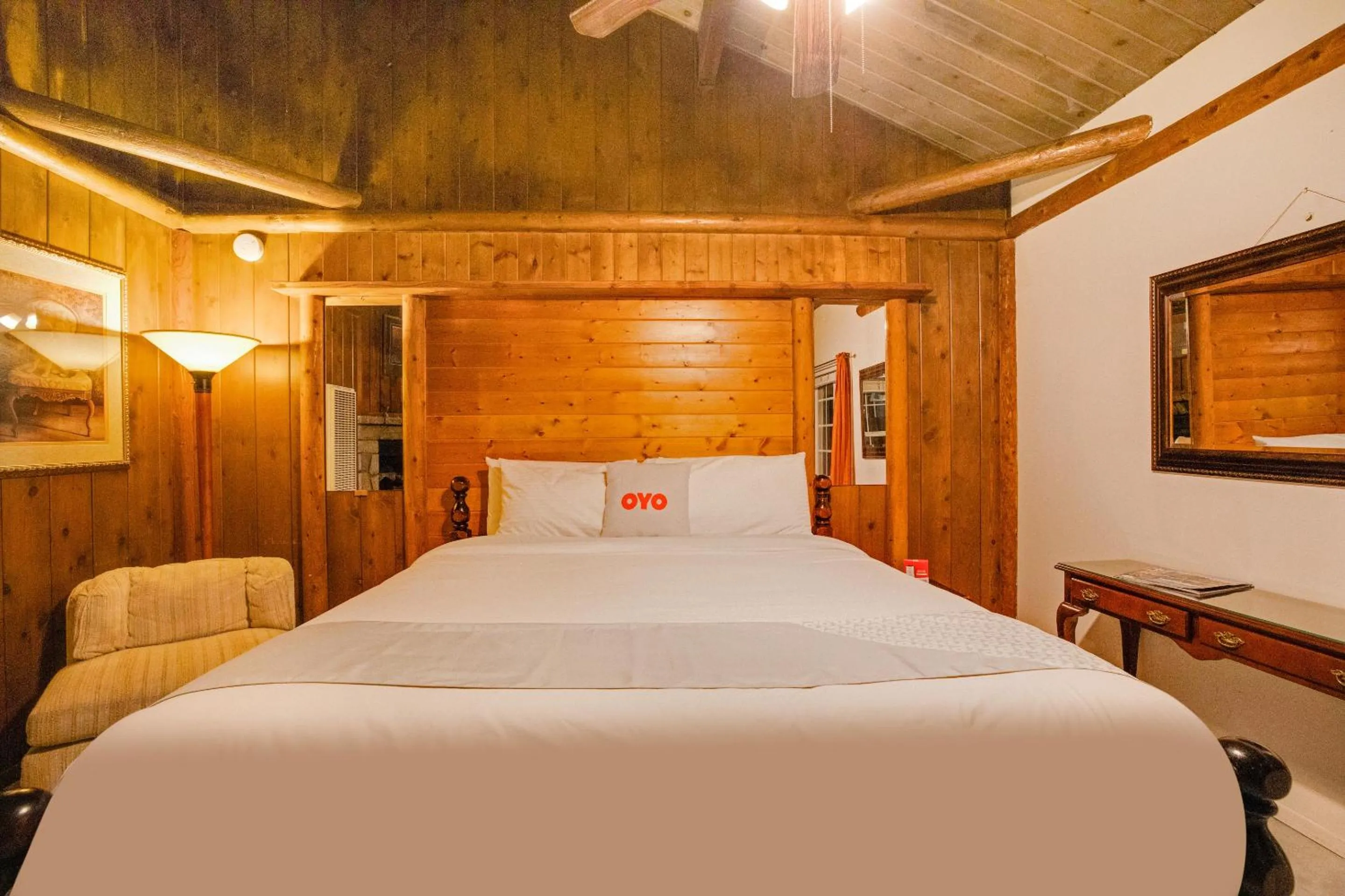 Living room in Arrowhead Tree Top Lodge