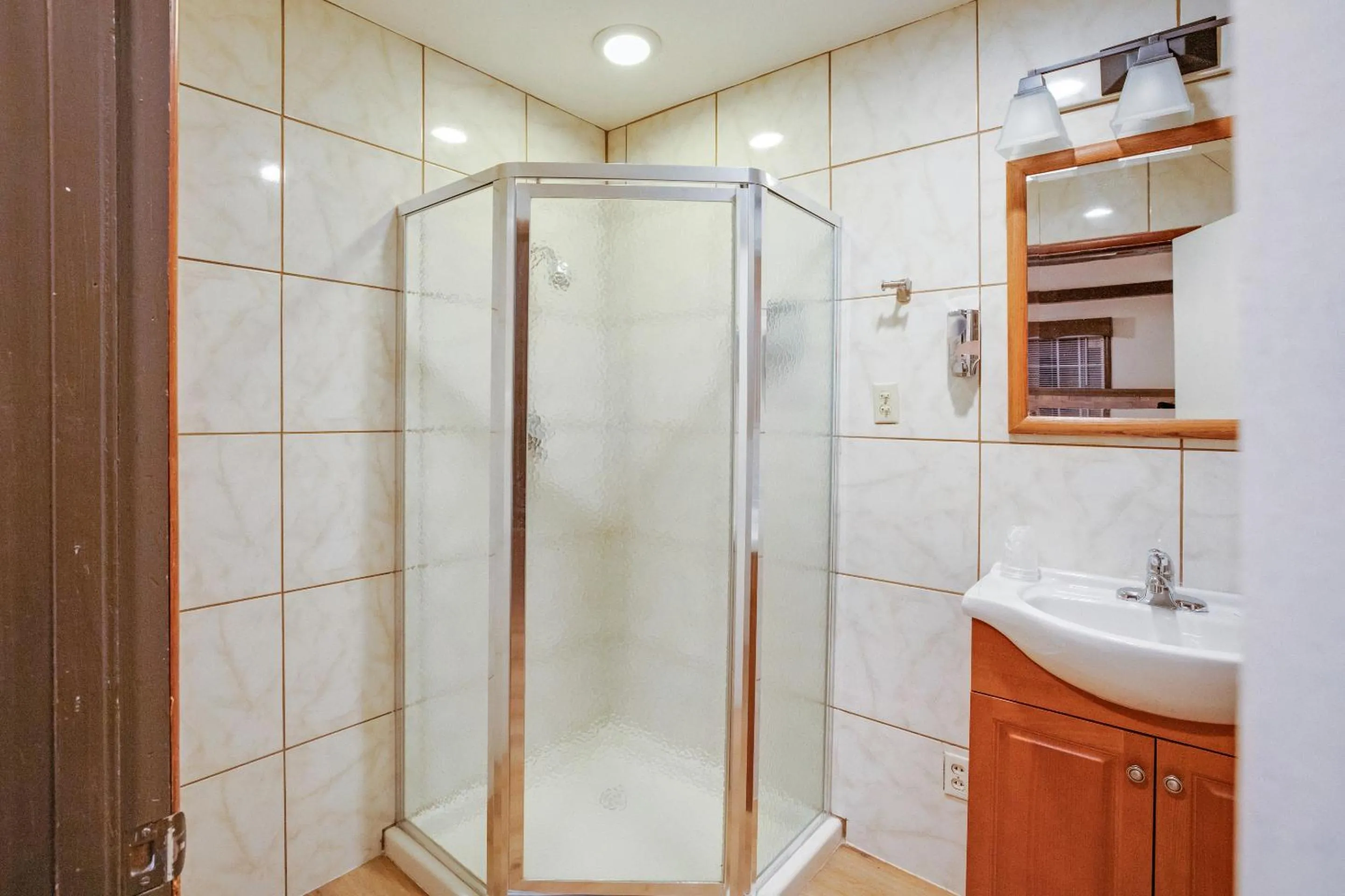 Bathroom in Arrowhead Tree Top Lodge