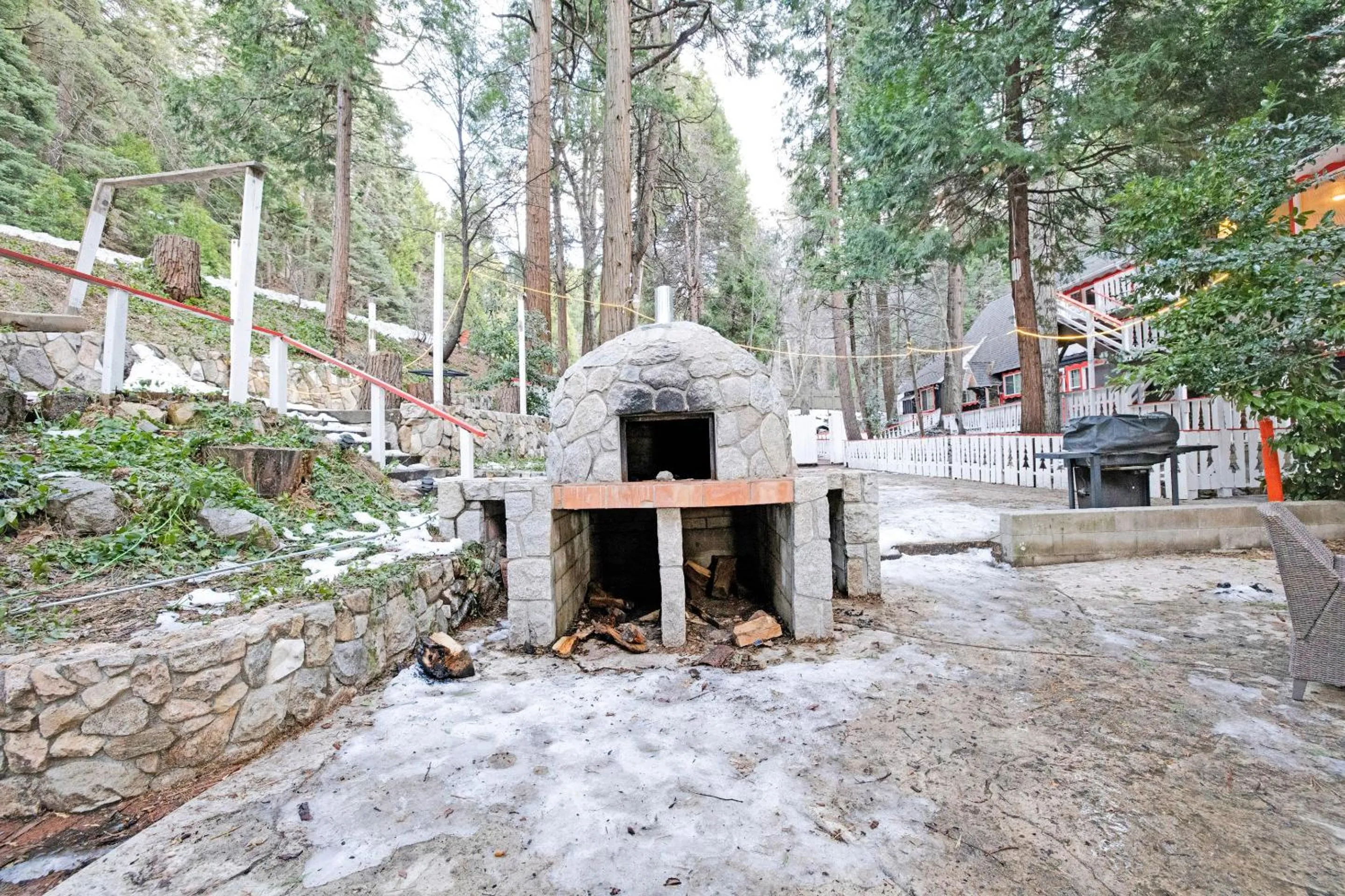 Facade/entrance in Arrowhead Tree Top Lodge