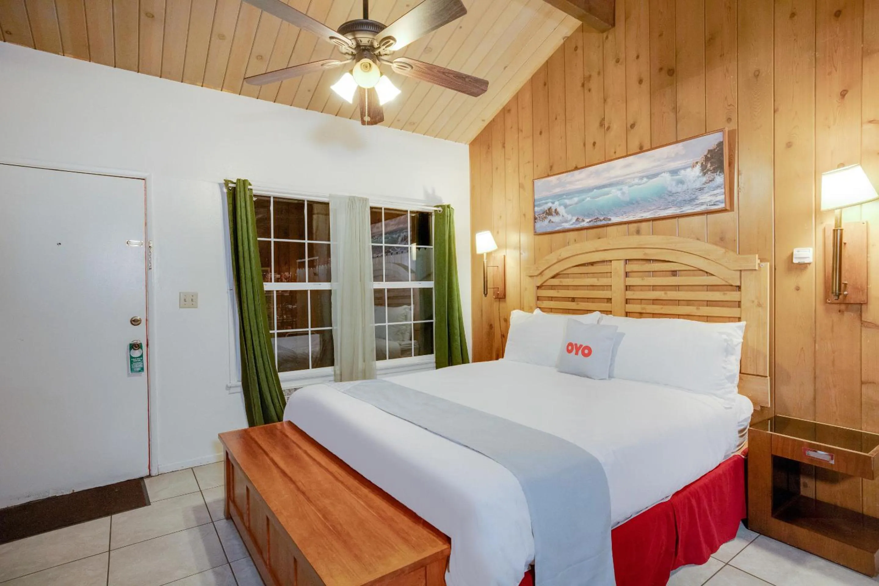Bedroom in Arrowhead Tree Top Lodge