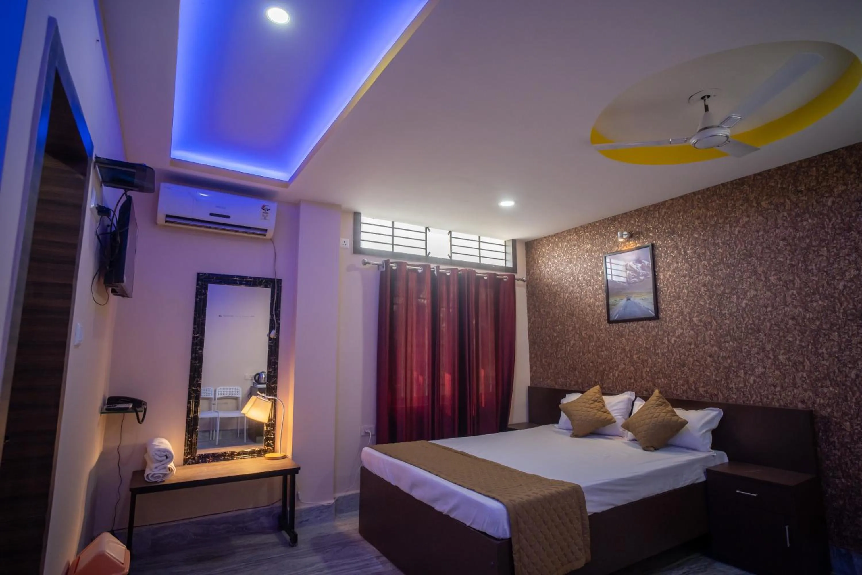 Bedroom, Bed in Siliguri Club