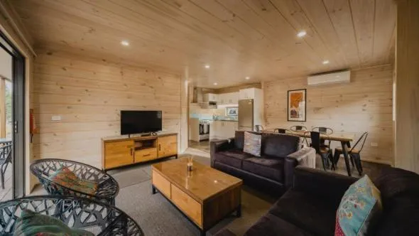 Lakes Edge Holiday Park