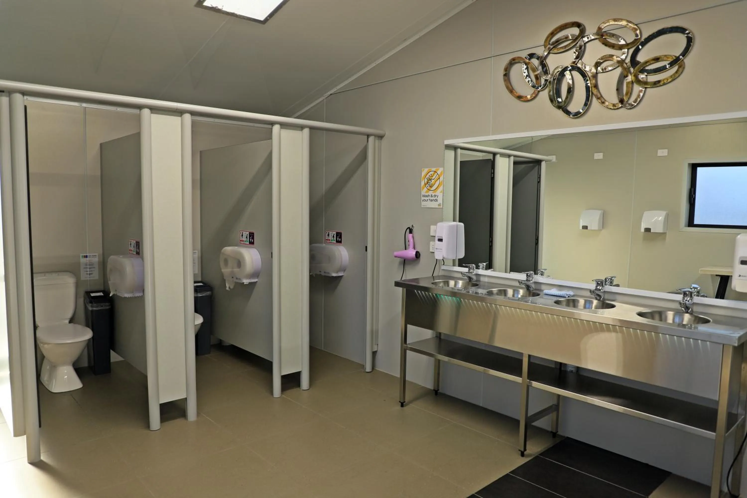 Lakes Edge Holiday Park