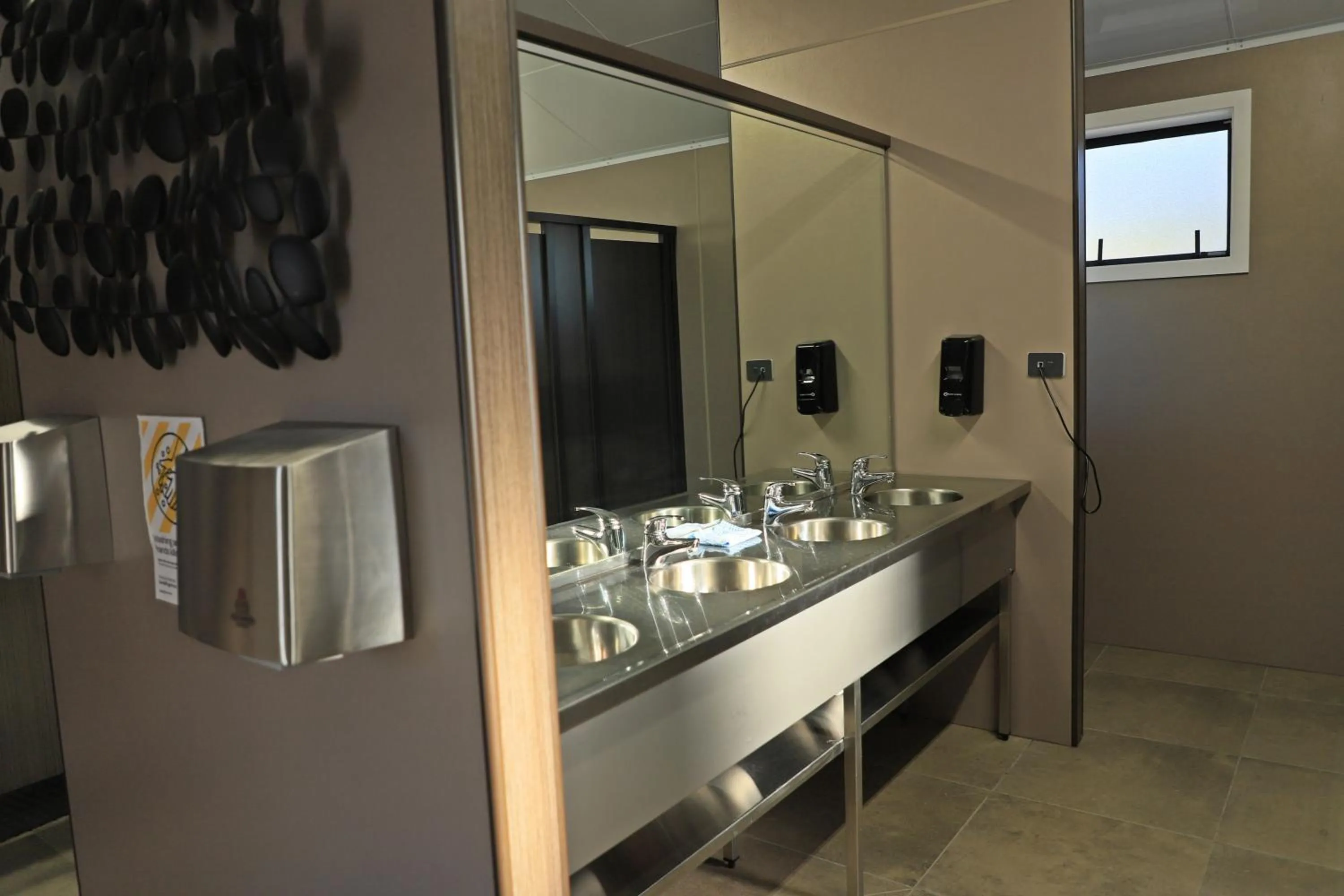 Lakes Edge Holiday Park