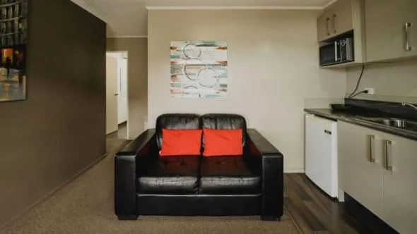 Lakes Edge Holiday Park