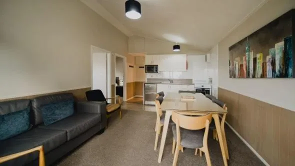 Lakes Edge Holiday Park