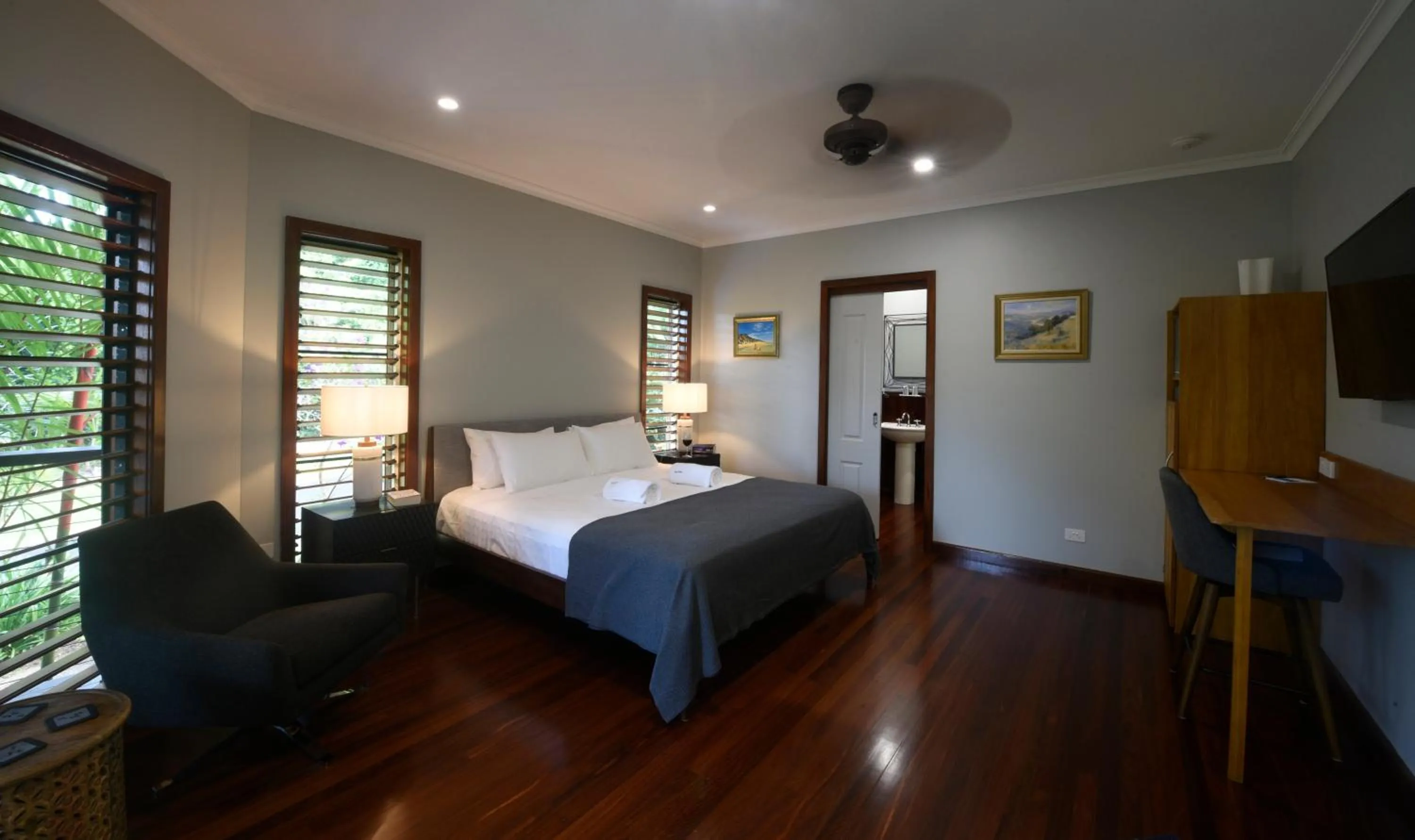 Photo of the whole room, Bed in Sealords