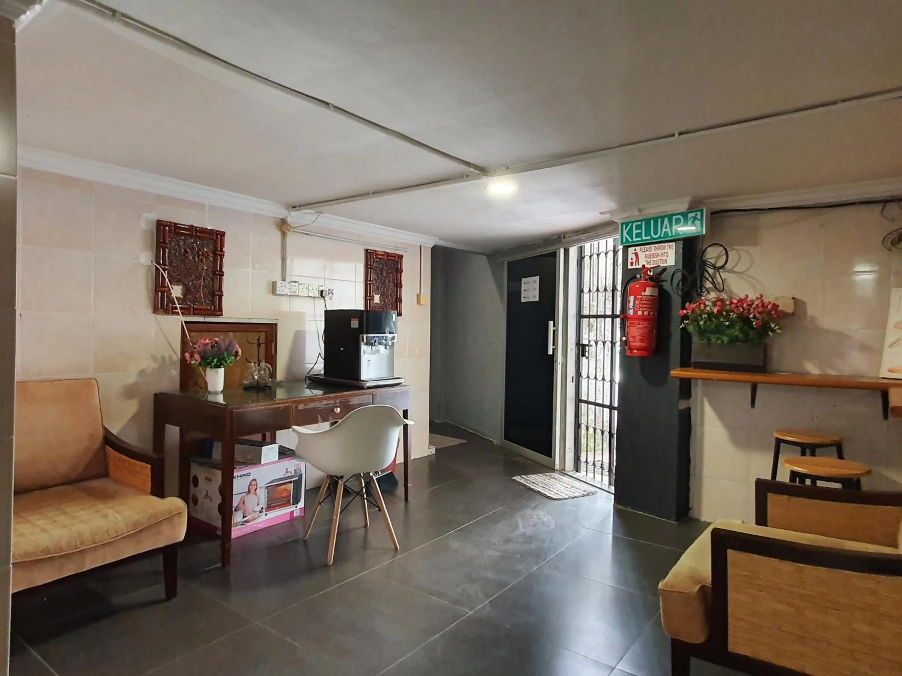 Facade/entrance in Hotel O Hoover Room