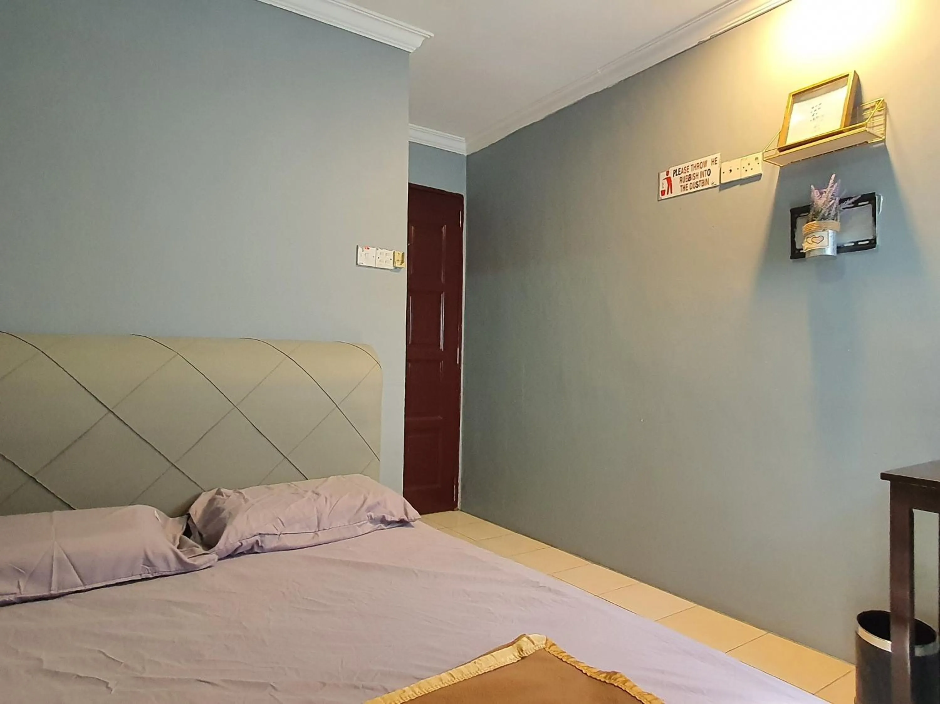 Photo of the whole room, Bed in Hotel O Hoover Room